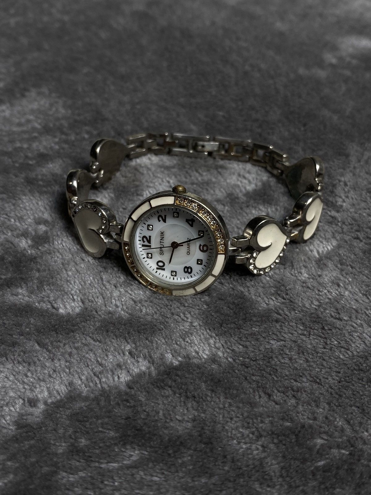 Jewelry Japanese Sputnik Futuristic Watch with Heart-Shaped Bracelet Size ONE SIZE - 1 Thumbnail