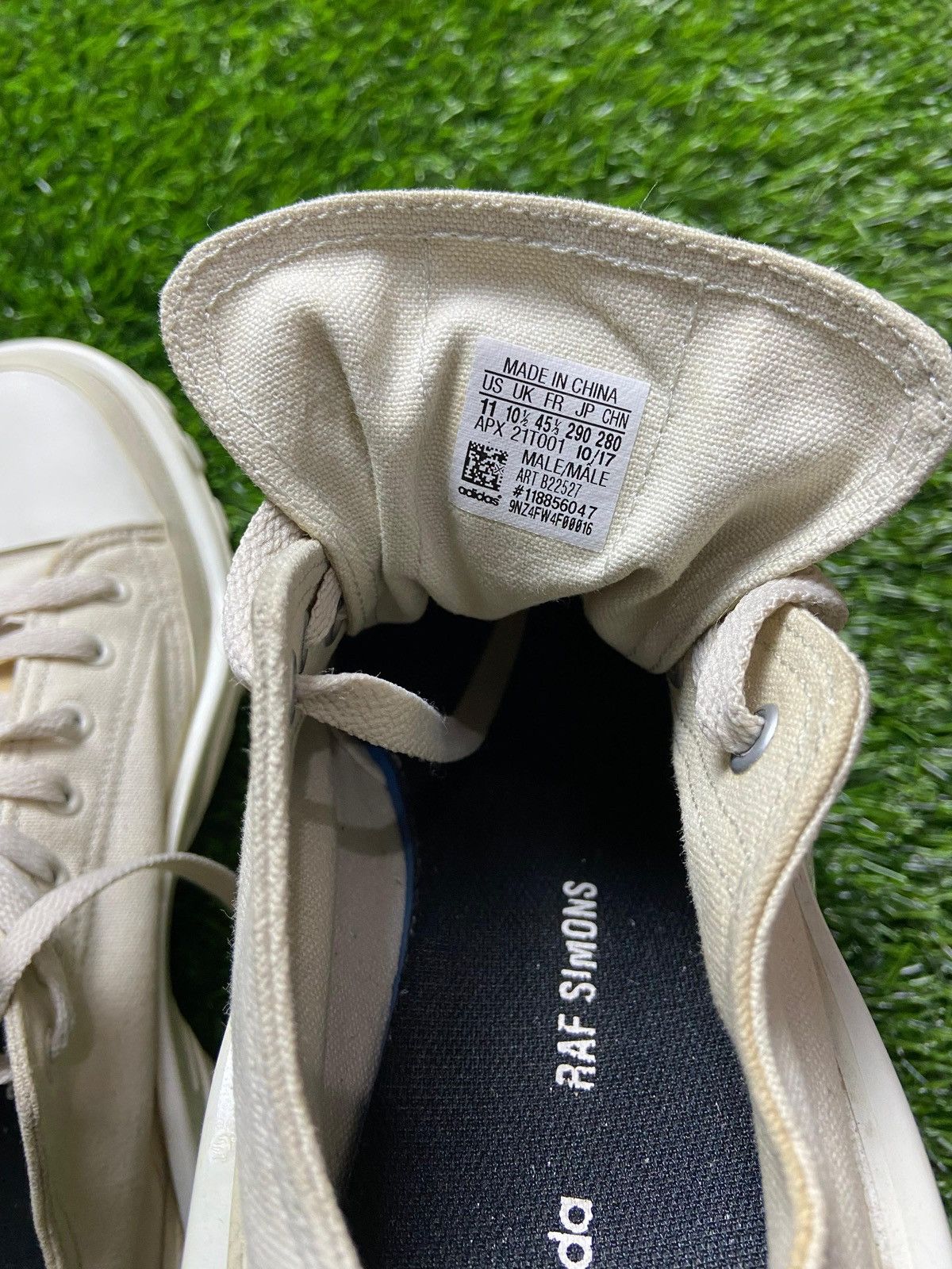 Adidas × Raf Simons Adidas Raf Simons Detroit Runner Talc B22527 Size US 11 / EU 44 - 12 Thumbnail