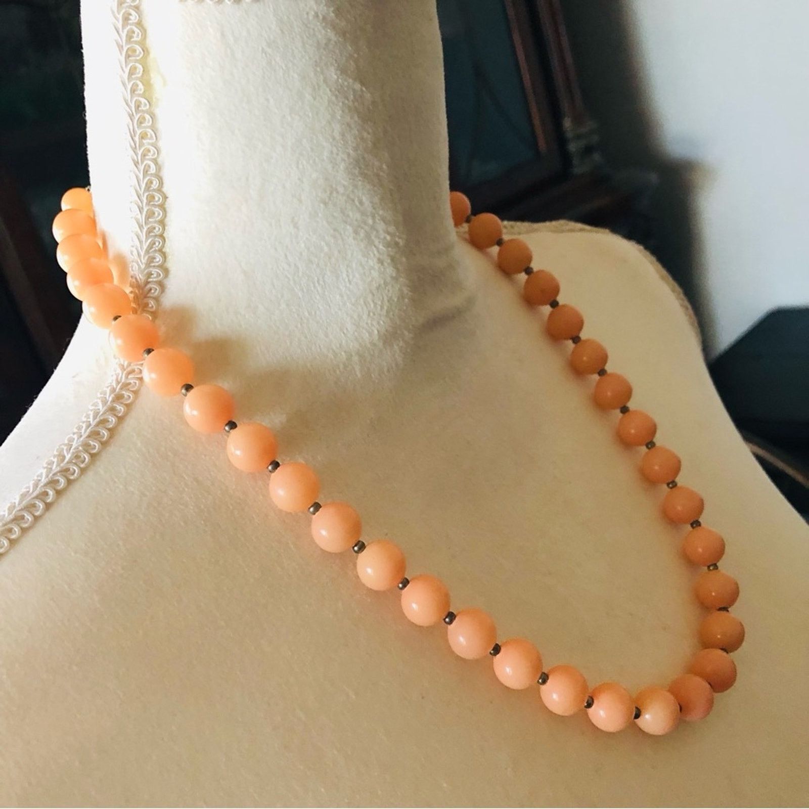 Vintage Vintage 60s-70s light peach beaded necklace Size ONE SIZE - 3 Thumbnail