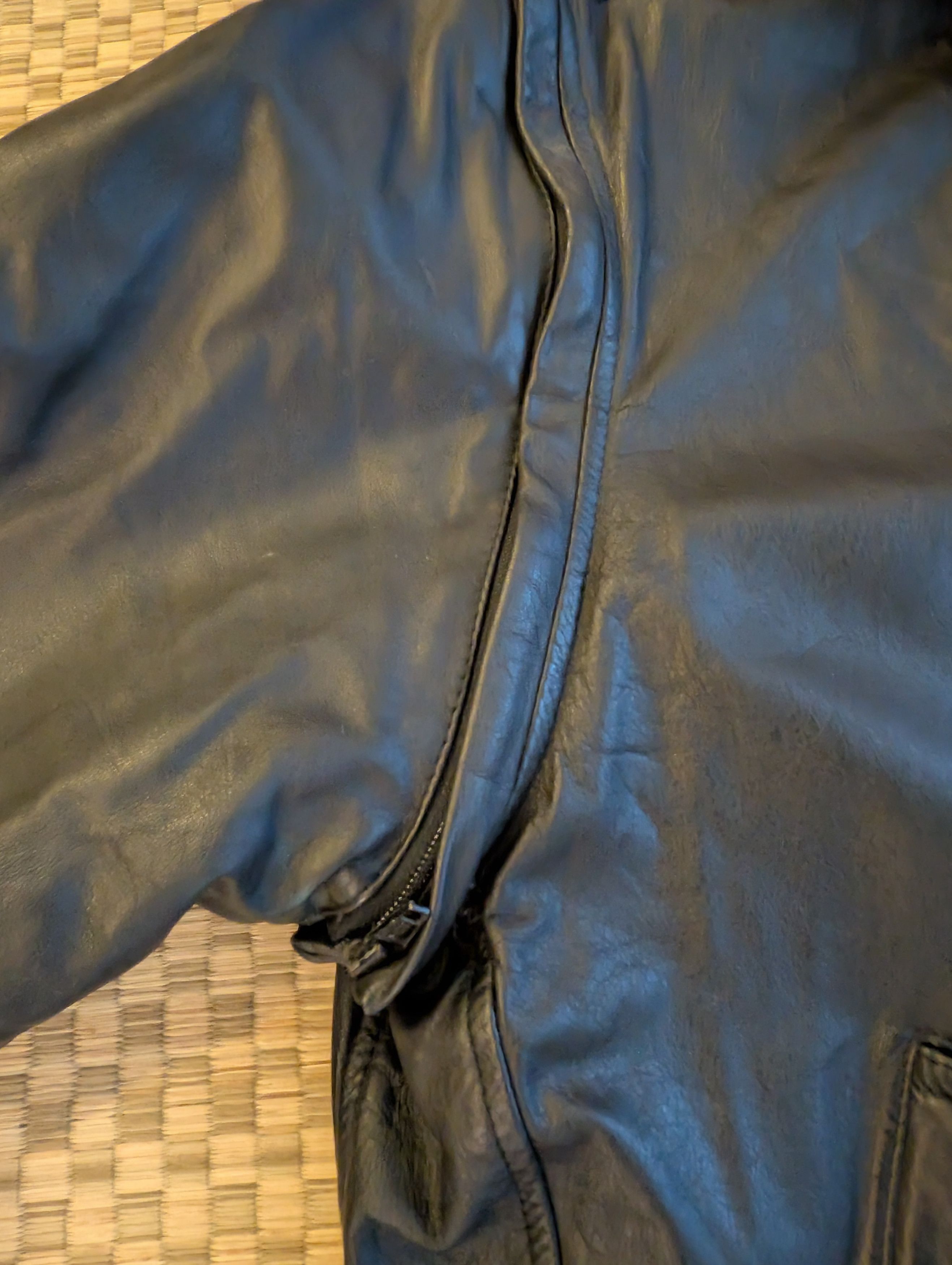 Hard Rock Cafe Vintage Hard Rock Cafe Save the Planet Leather Bomber Jacket Size US M / EU 48-50 / 2 - 7 Thumbnail
