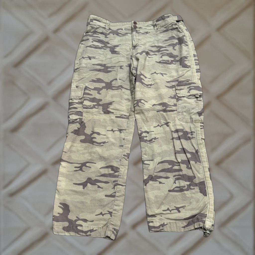 Sanctuary Sanctuary Cargo Pants Womens 32 Green Camouflage Canvas Cotton Blend Straight Regular Rise Inseam 25 in Pockets Military Outdoor 90s? Size 24" / US 00 / IT 34 - 1 Thumbnail