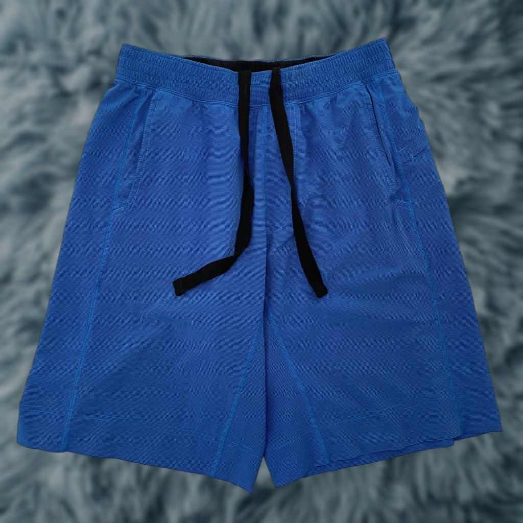 Lululemon Lululemon T.H.E. Shorts Unlined Drawstring Side Pocket Mens Blue Medium Athletic Gym Shorts The Men Size US 31 - 1 Thumbnail