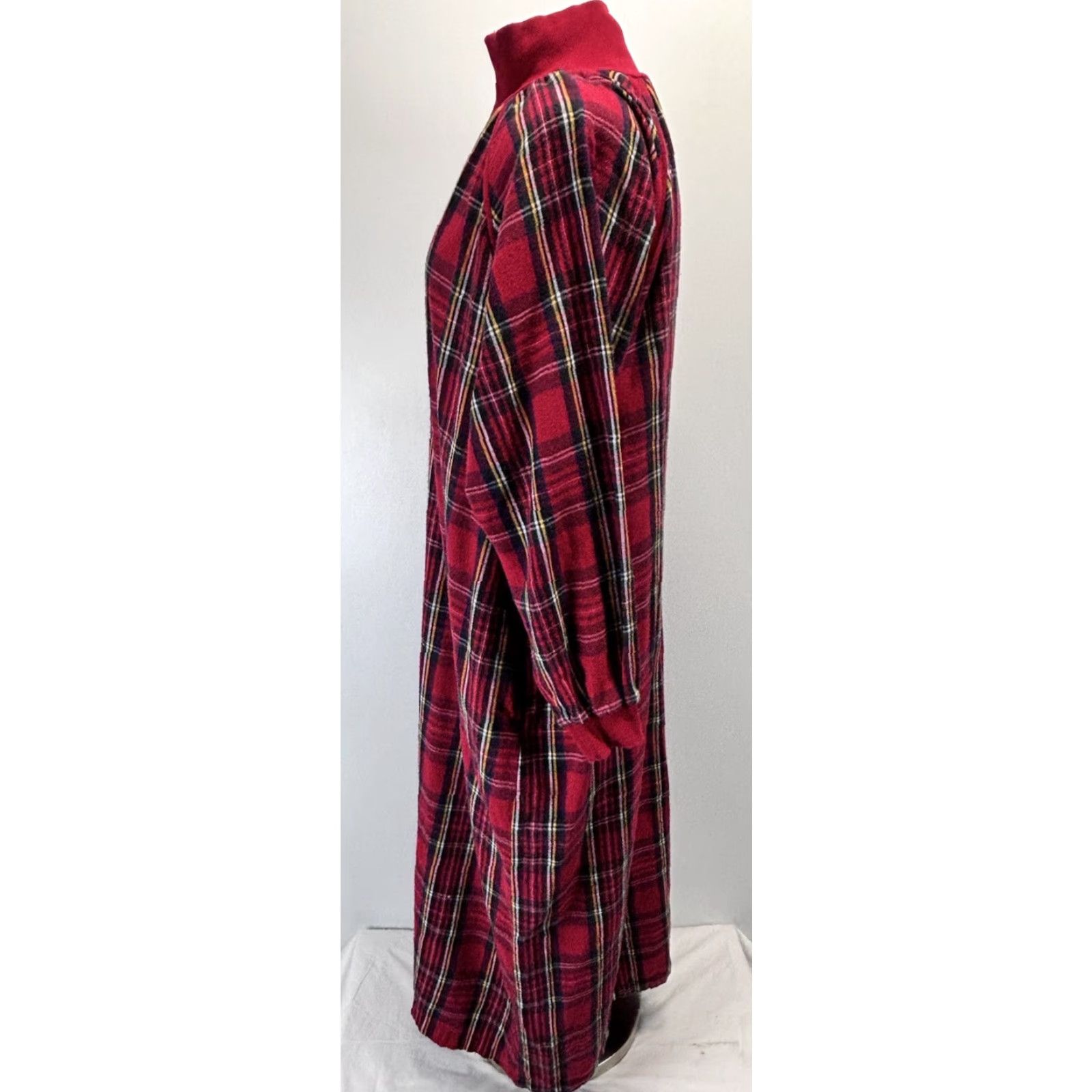 Vintage VINTAGE Go Softly Flannel Robe Nightgown Medium Women’s Red Plaid Zip Classic Size ONE SIZE - 2 Thumbnail