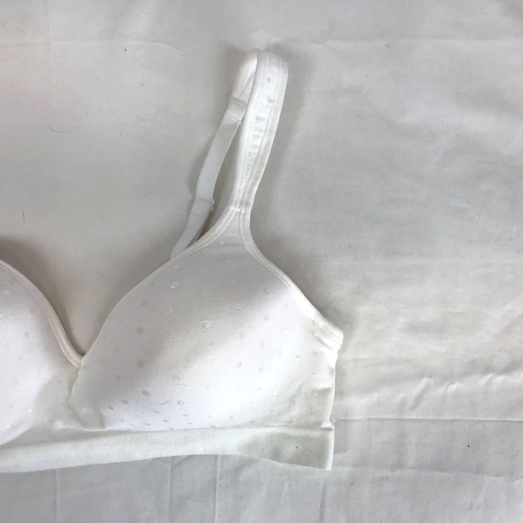 Vintage Bali Shirt Bra Womens 36B White Comfort Revolution Polka Dot Wireless B540 Non Wired Size ONE SIZE - 3 Thumbnail