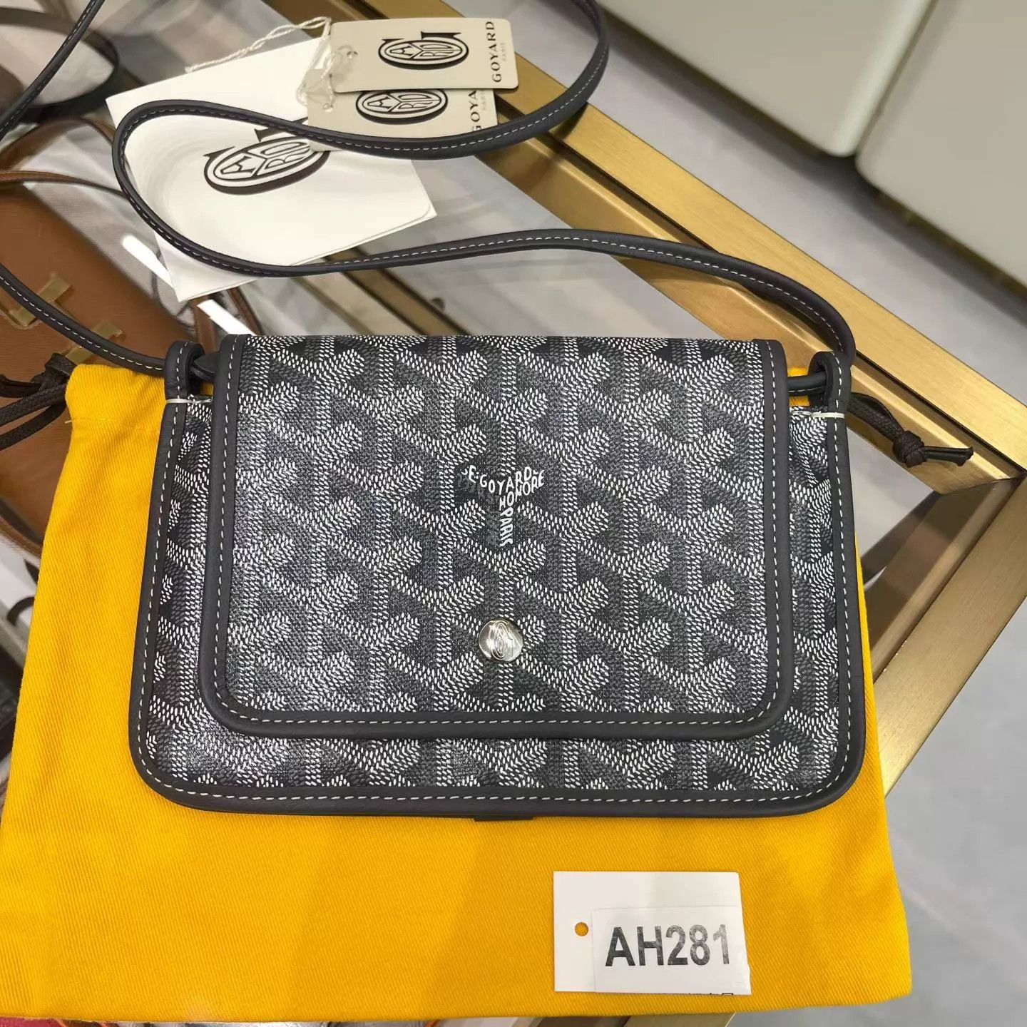 Goyard Goyard Plumet Gray Envelope Goyardine 20x14 cross AH281 Size ONE SIZE - 1 Thumbnail