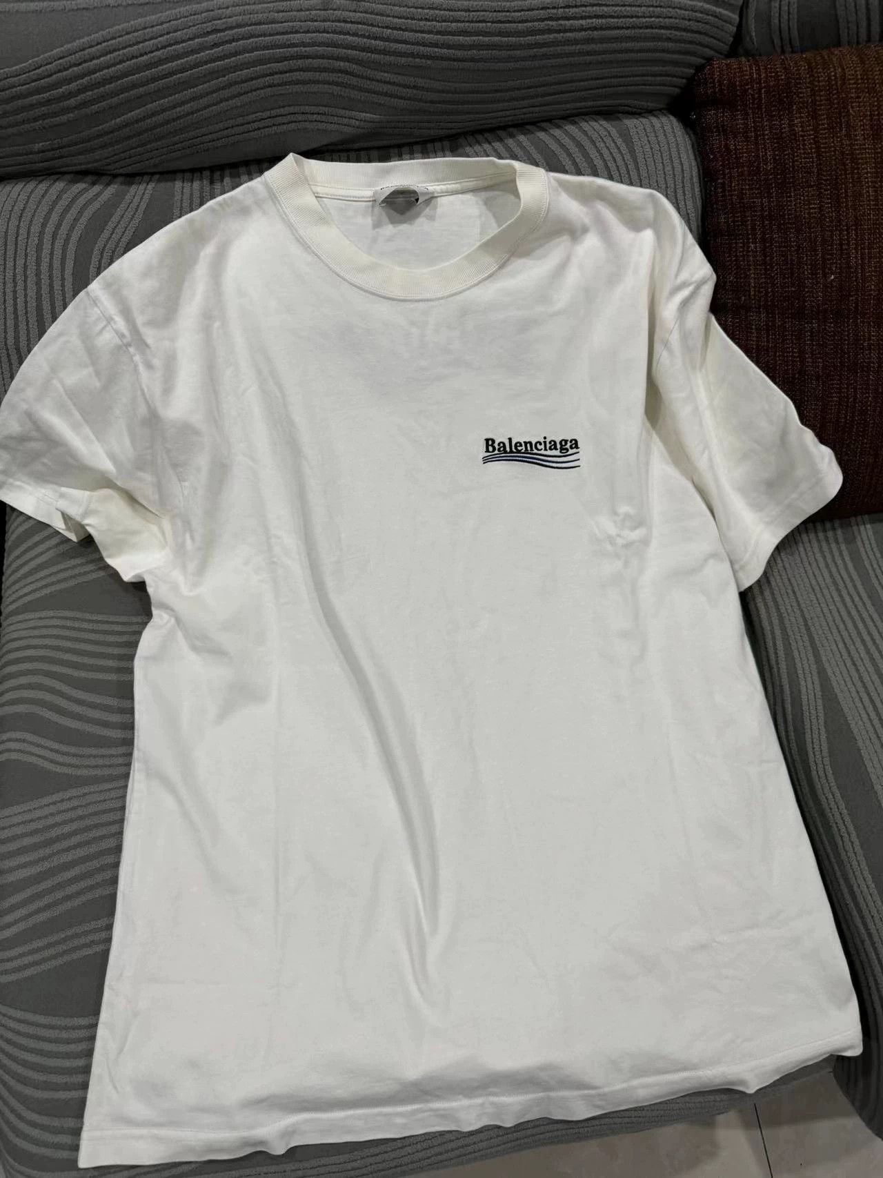 Balenciaga Balenciaga Short Sleeve Tee Washed Once Authentic Size US M / EU 48-50 / 2 - 1 Thumbnail