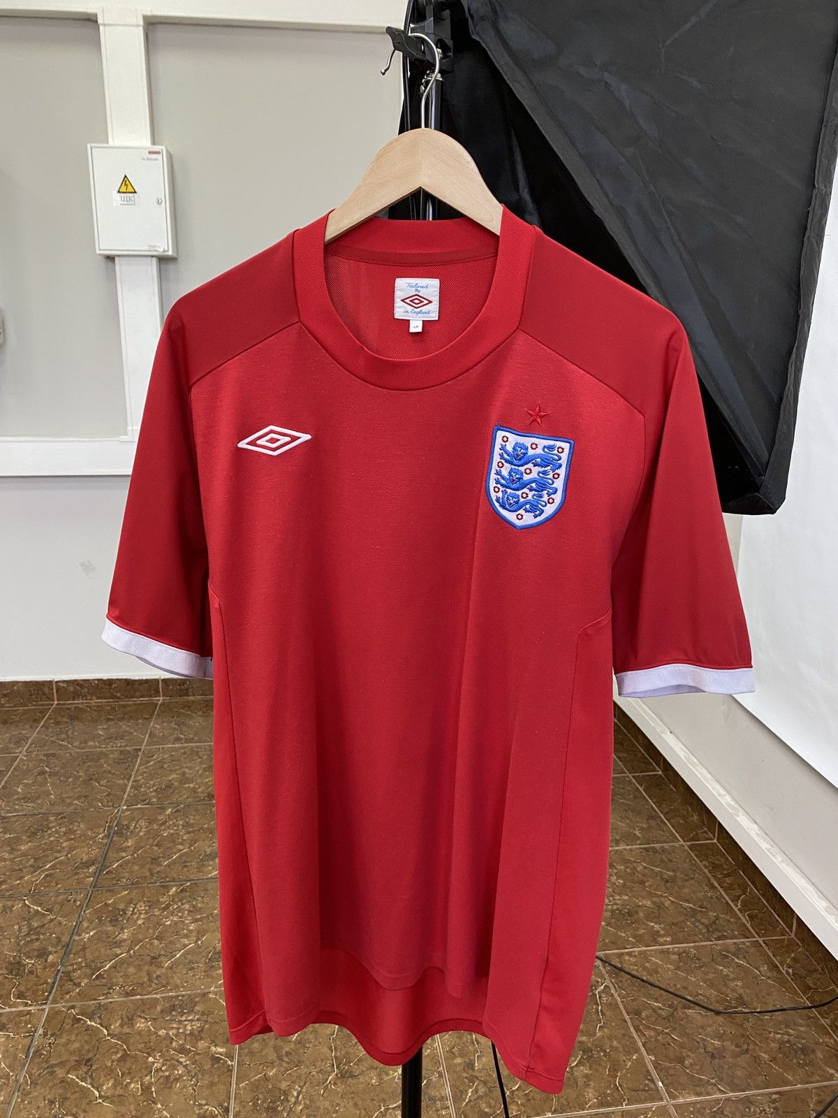 Umbro 🏴󠁧󠁢󠁥󠁮󠁧󠁿 England Umbro 2016 Soccer Jersey Training Rare Retro Size US L / EU 52-54 / 3 - 1 Thumbnail