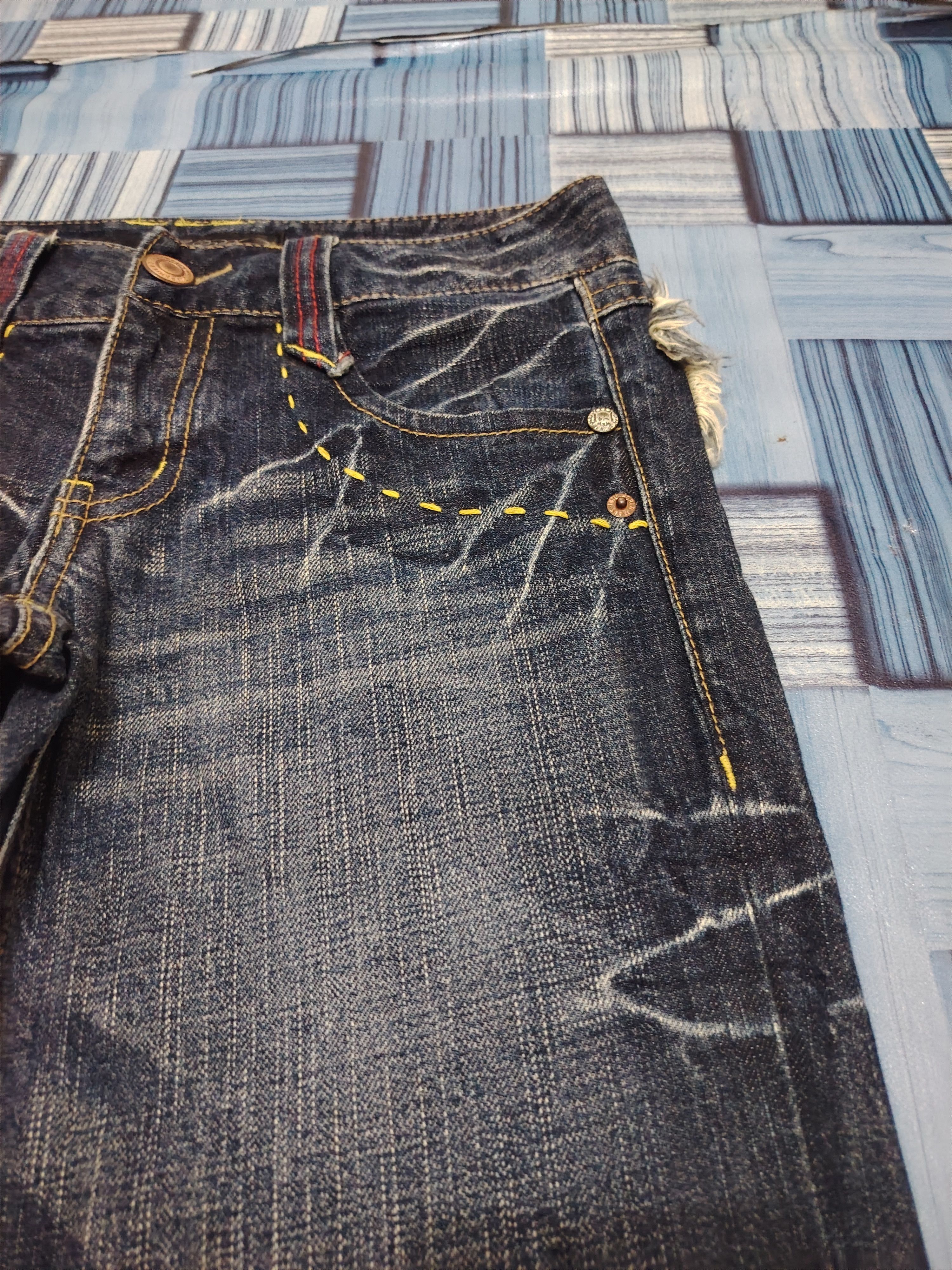 Le Grande Bleu (L.G.B.) Japanese Oririn wings embroidery back whiskers flare jeans Size US 28 / EU 44 - 4 Thumbnail