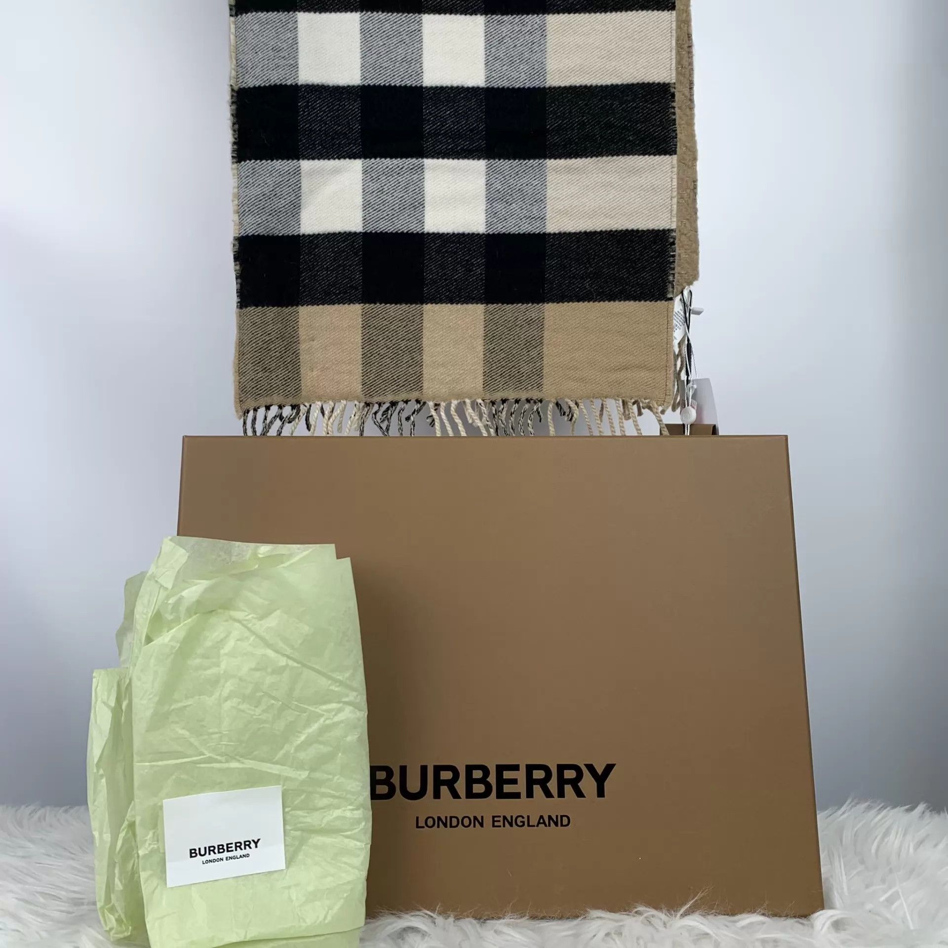 Burberry Burberry Wool Blend Check Scarf Brown NWT 200x36 Size ONE SIZE - 1 Thumbnail