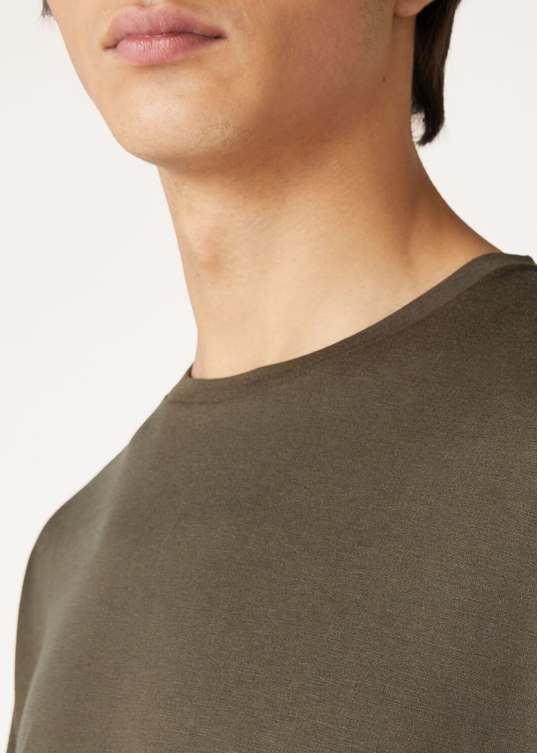 Loro Piana o1w1db10725 FAF6128 Soft T-Shirt in Military Green Size US S / EU 44-46 / 1 - 3 Thumbnail