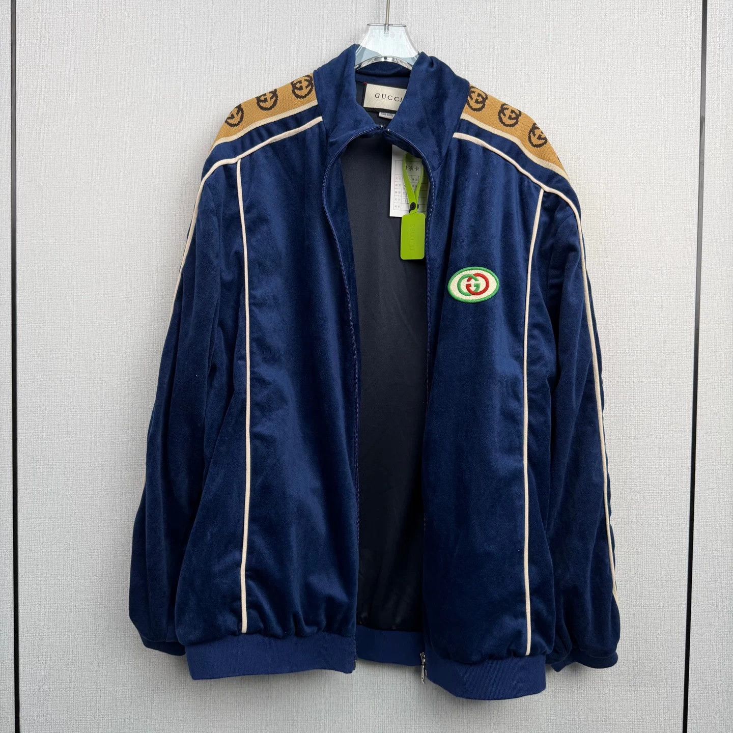 Gucci tt0082 Gucci Blue Velvet Jacket, Size S Size S / US 4 / IT 40 - 1 Thumbnail