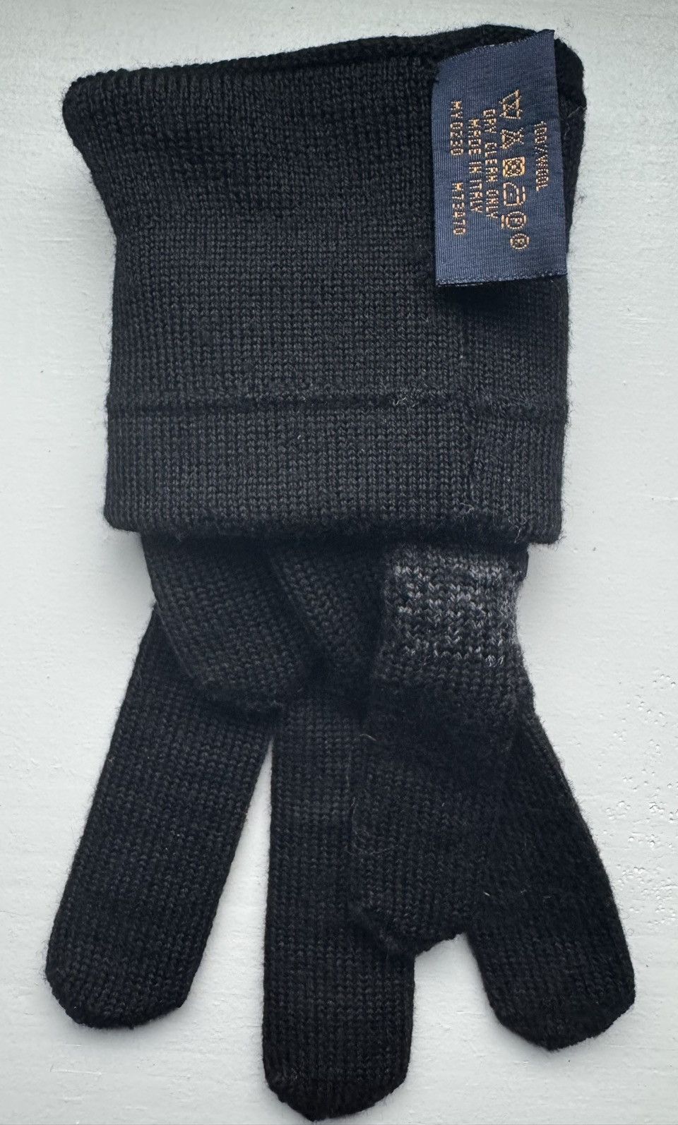 Louis Vuitton LOUIS VUITTON MONOGRAM MATCHING GLOVES, SCARF AND BEANIE. Size ONE SIZE - 7 Thumbnail