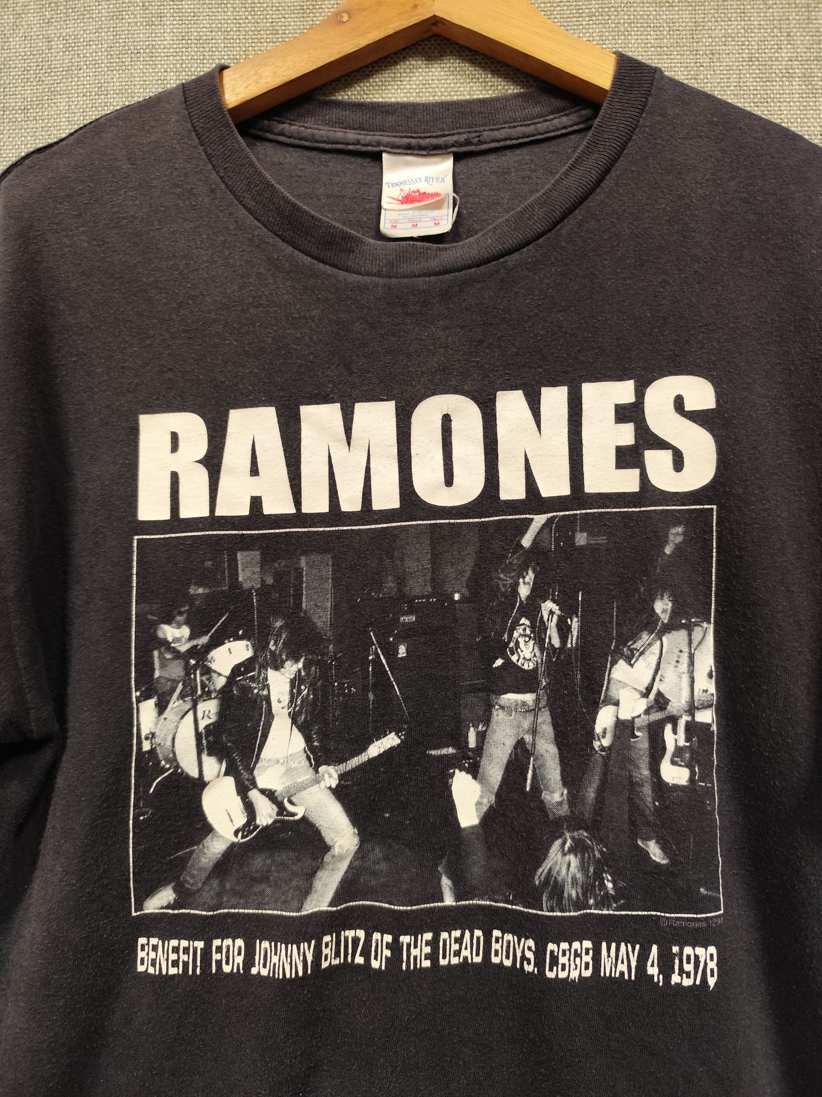 Band Tees Vintage t shirt band ramones Size US M / EU 48-50 / 2 - 3 Thumbnail