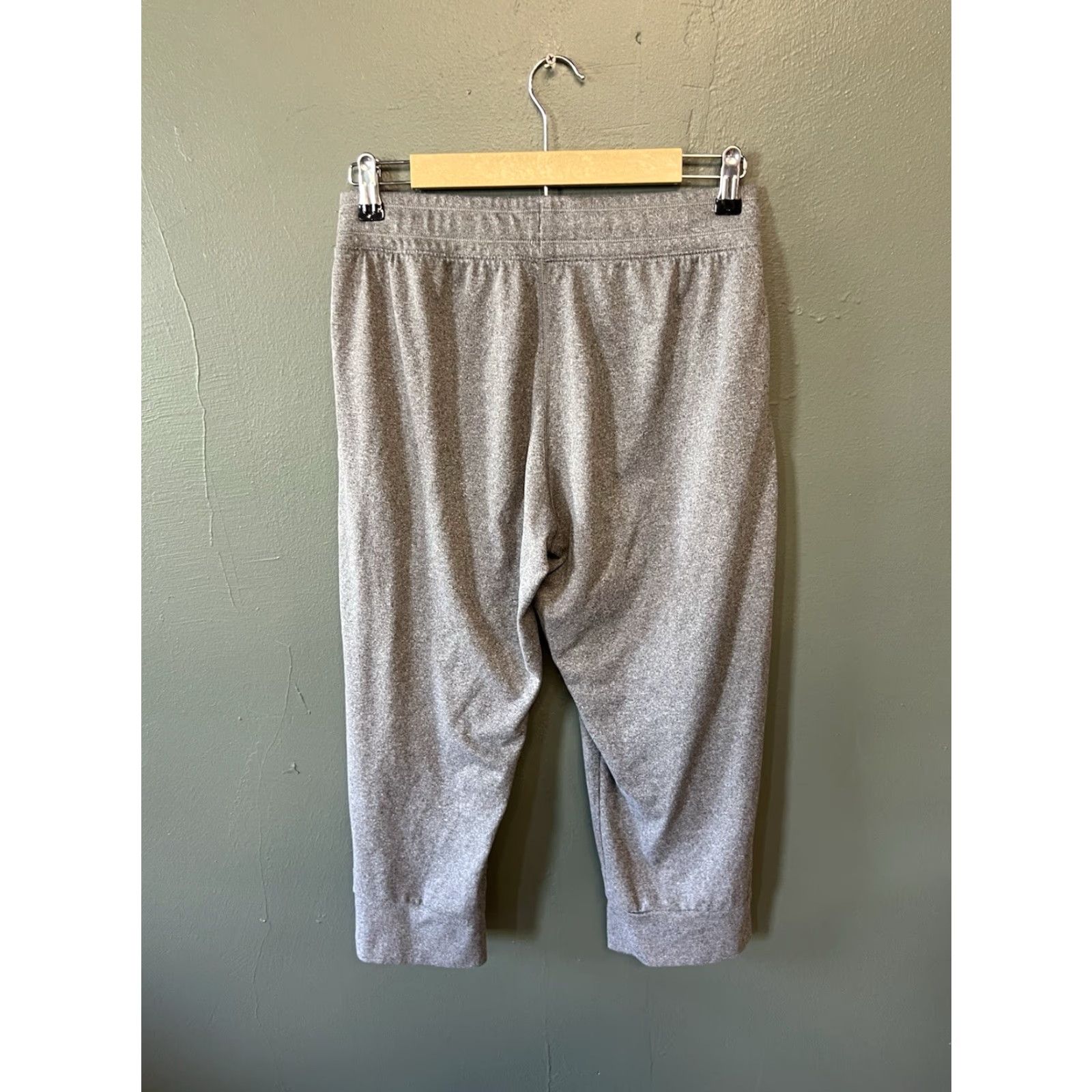 Under Armour Under Armour Womens Gray Cropped Sweatpants Drawstring Size M Pants Women Gray Sweatpants 90s Activewear Womens Size 32" / US 10 / IT 46 - 2 Thumbnail
