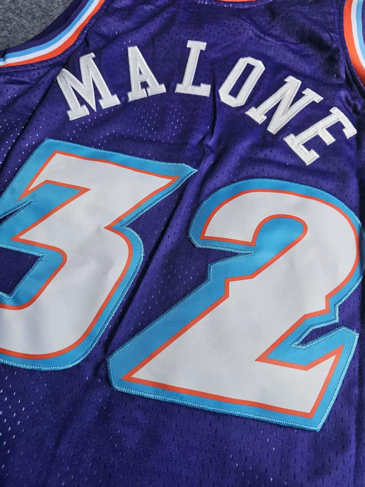 NBA 1996 97 Utah Jazz 32 Karl Malone Jersey Size US M / EU 48-50 / 2 - 2 Thumbnail