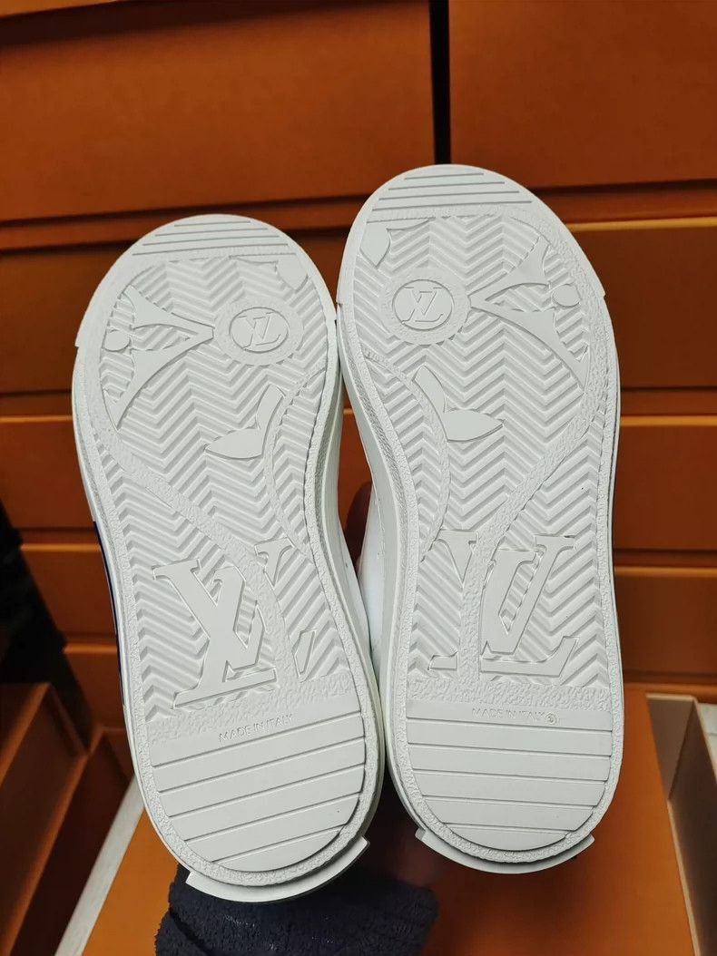 Louis Vuitton Louis Vuitton LV Women's LowTop Sneakers in White and Blue Size US 5 / IT 35 - 9 Thumbnail