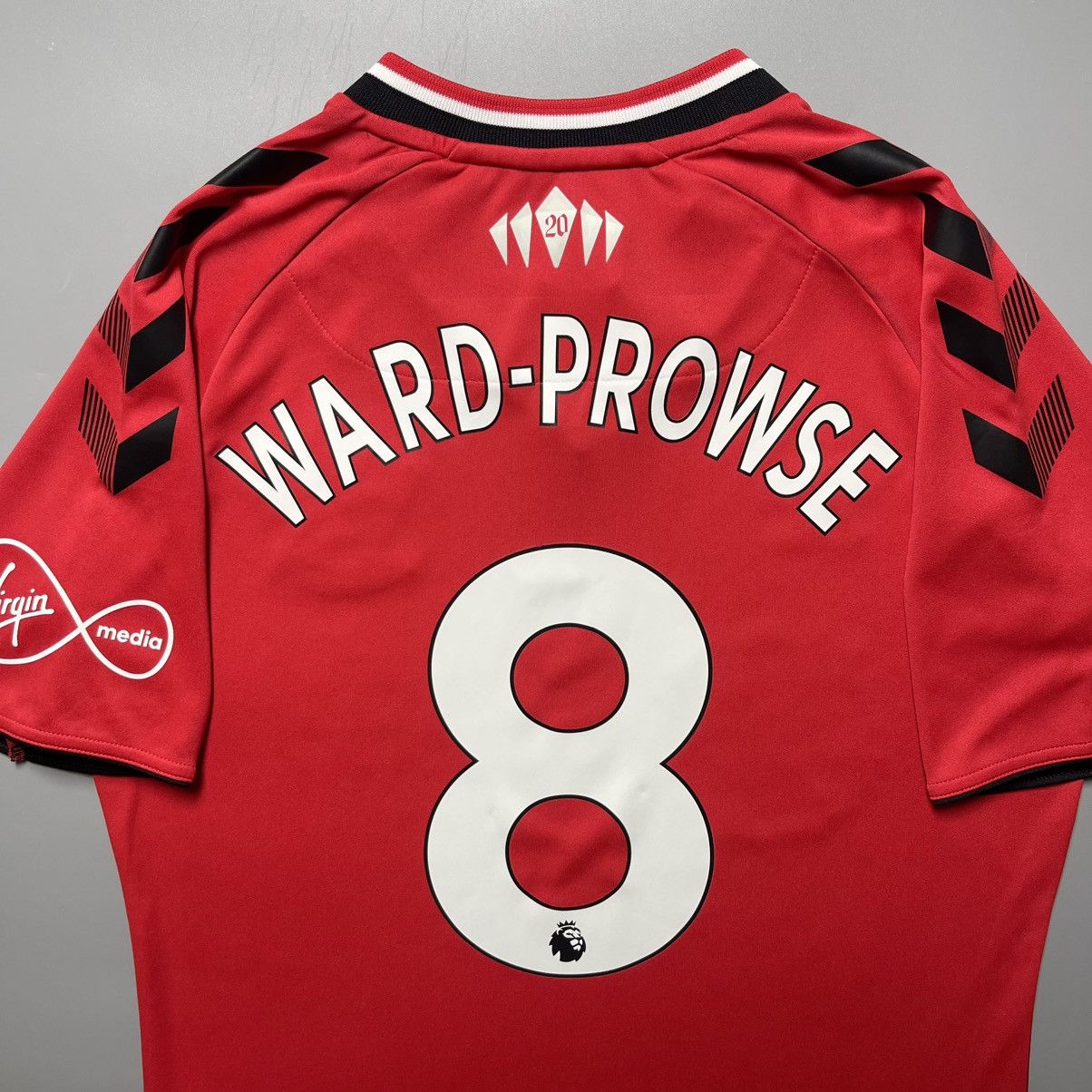 Hummel SOUTHAMPTON 2021/2022 FOOTBALL HOME JERSEY #8 WARD-PROWSE Size US S / EU 44-46 / 1 - 7 Thumbnail