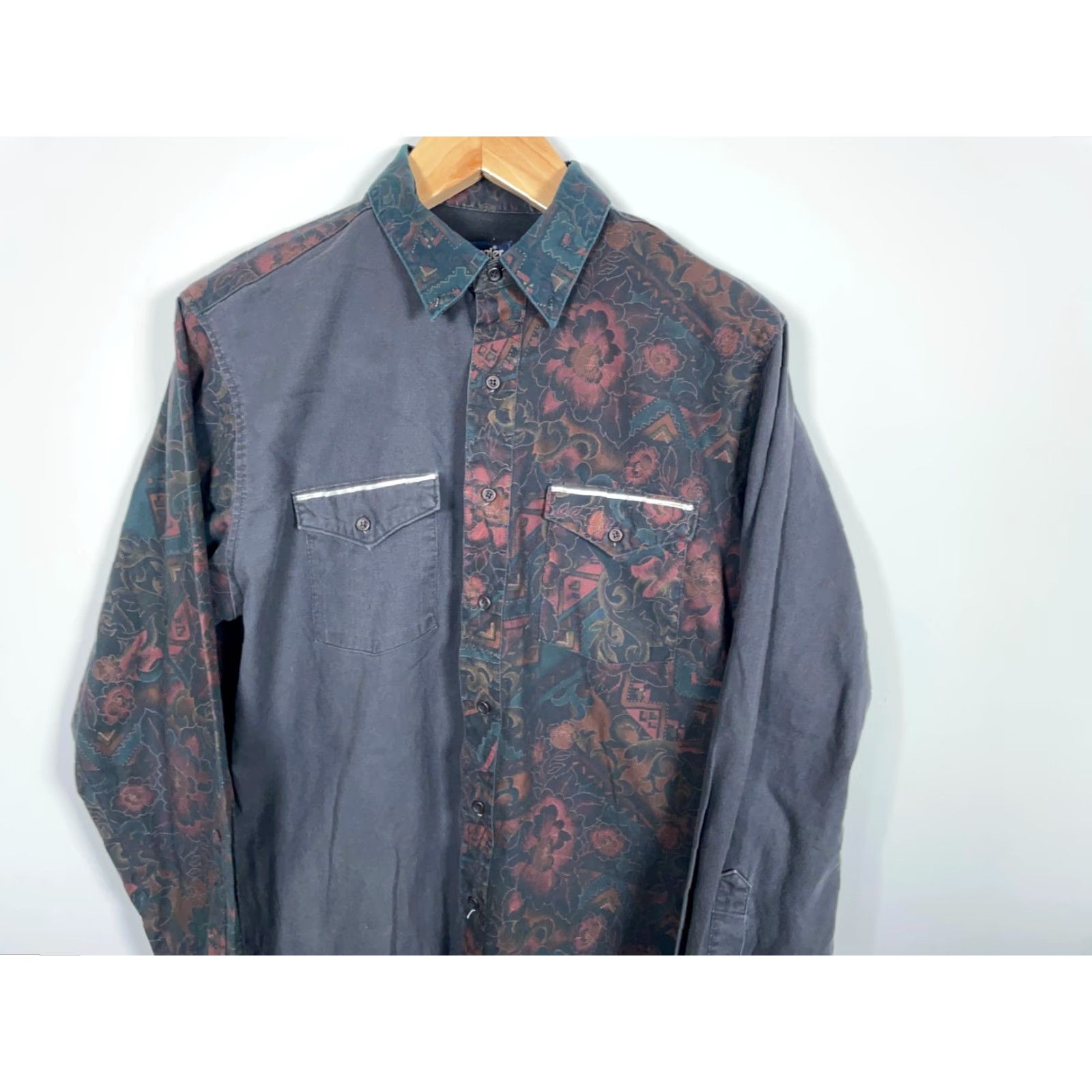 Wrangler VINTAGE Wrangler Cowboy Cut Shirt Men XL Black Floral 90s Western USA Made Cotton Twill Button-Down 17-35 (Adult) Mens Size US XL / EU 56 / 4 - 5 Thumbnail