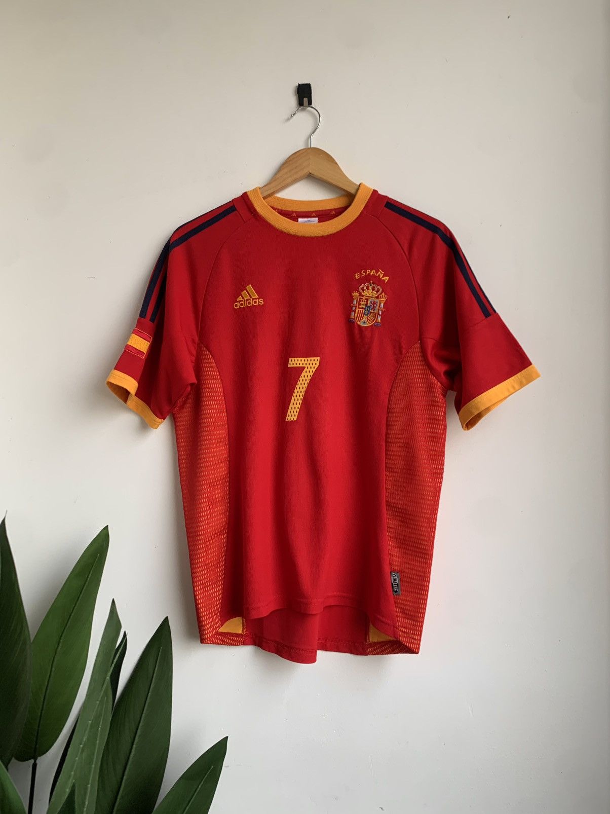 Adidas Spain 2002/04 Home Kit Size US S / EU 44-46 / 1 - 1 Thumbnail