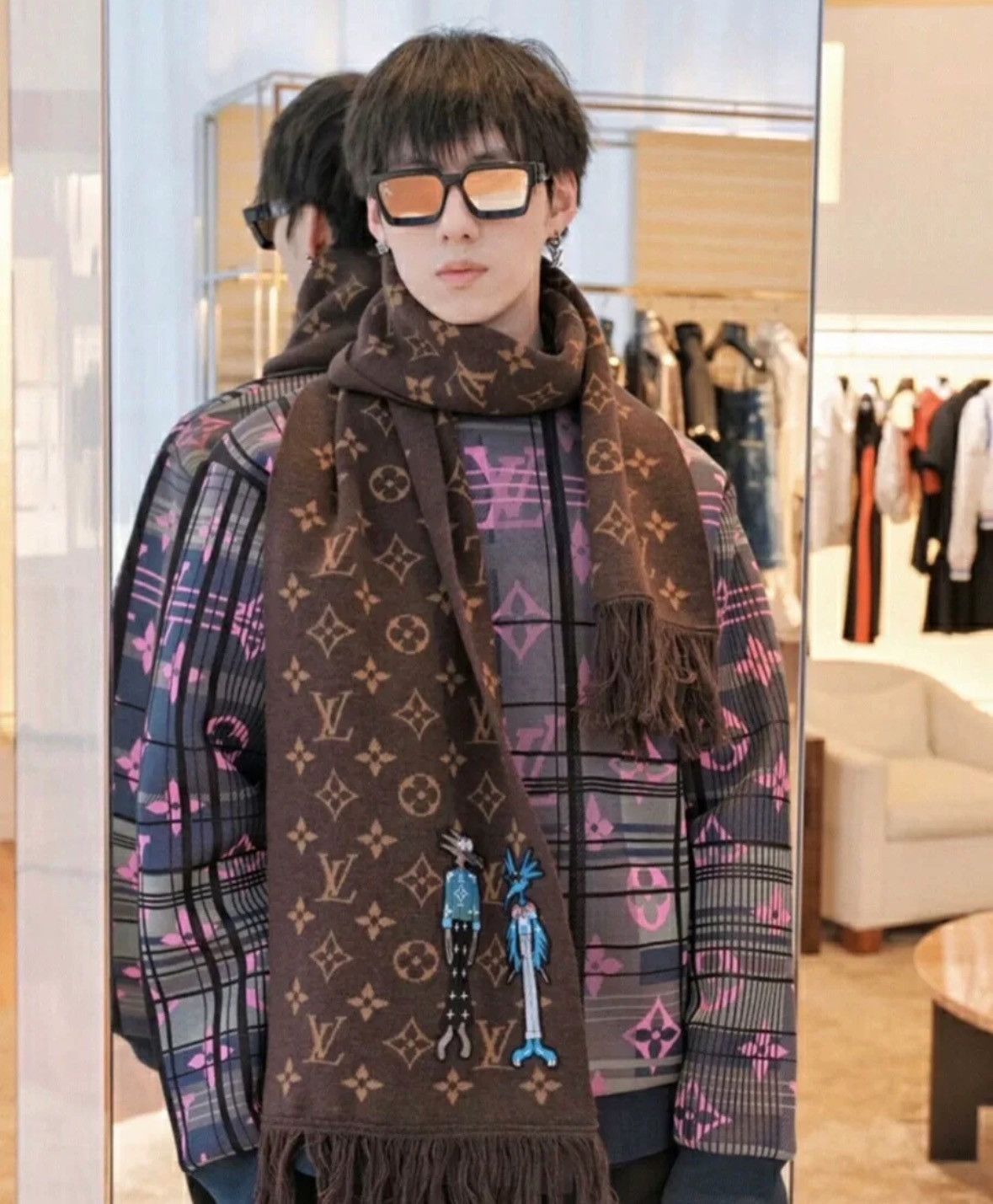 Louis Vuitton Louis Vuitton LV printed vintage hoodie2412-Nextarrow Size US XS / EU 42 / 0 - 5 Thumbnail
