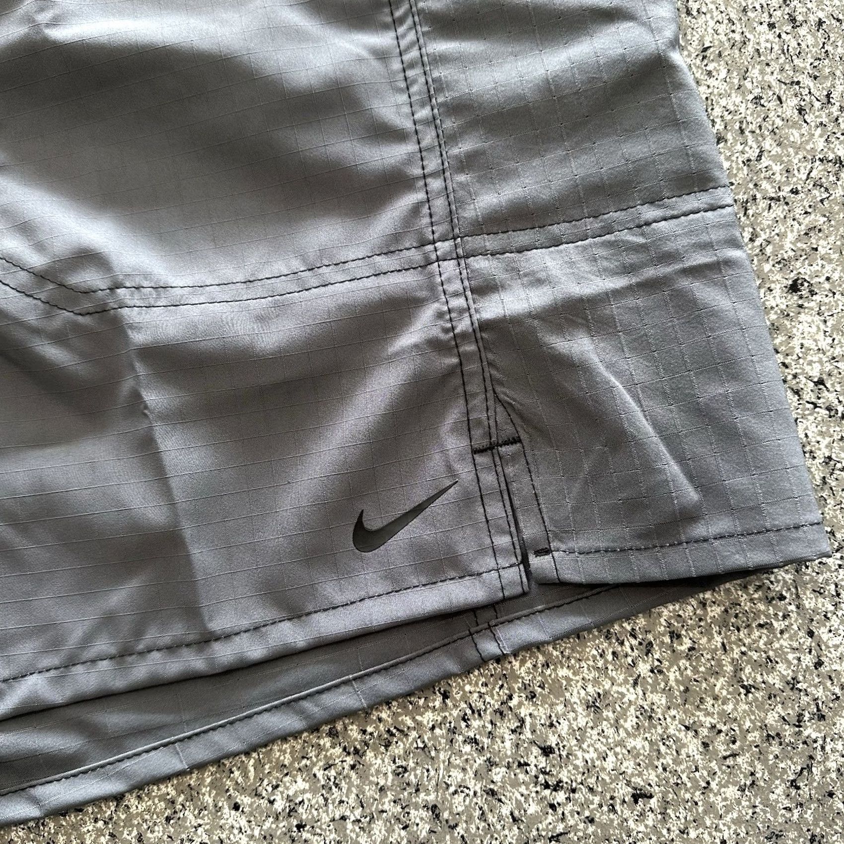 Nike Nike Dri-FIT ADV A.P.S. 6" Training Shorts Mens XL Grey Size US 36 / EU 52 - 2 Thumbnail