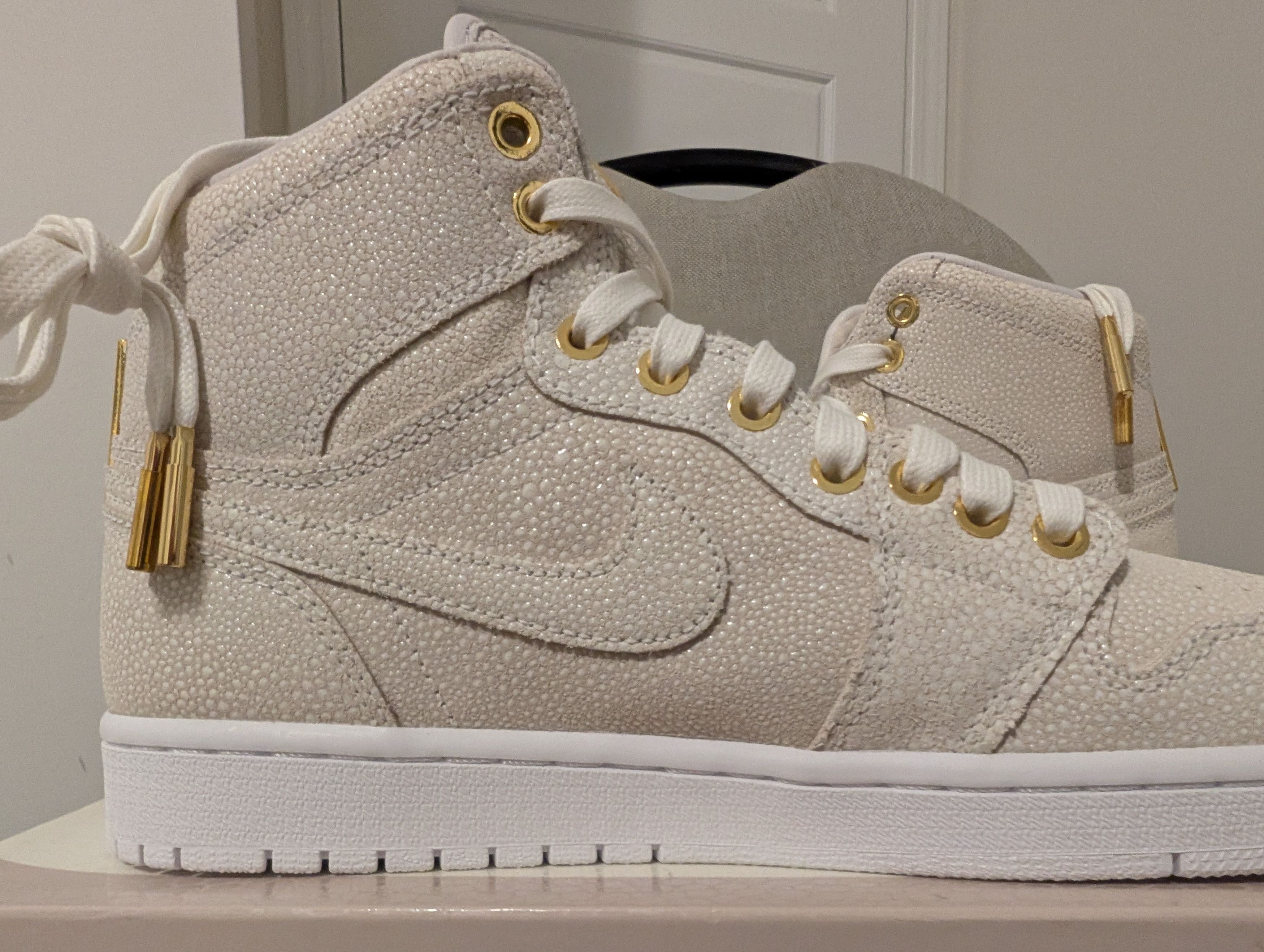 Air Jordan 1 Retro Pinnacle White