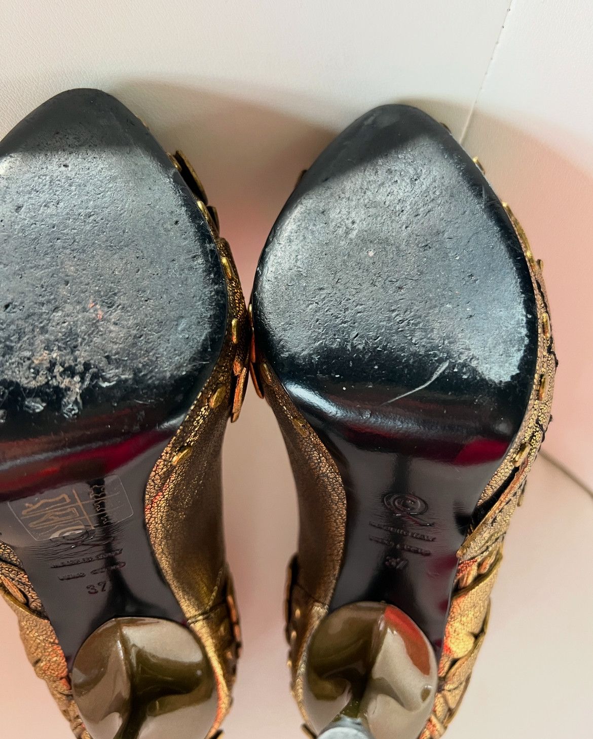 Alexander McQueen Alexander McQueen Spring/Summer Gold Peep THeels Size US 7 / IT 37 - 4 Thumbnail