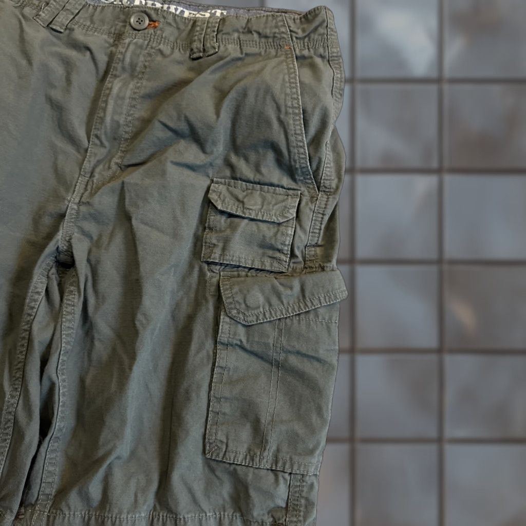 Vintage VINTAGE Northwest Territory Cargo Shorts Mens 32 Green Multi Pocket 00’s Y2K HTF Size US 32 / EU 48 - 1 Thumbnail