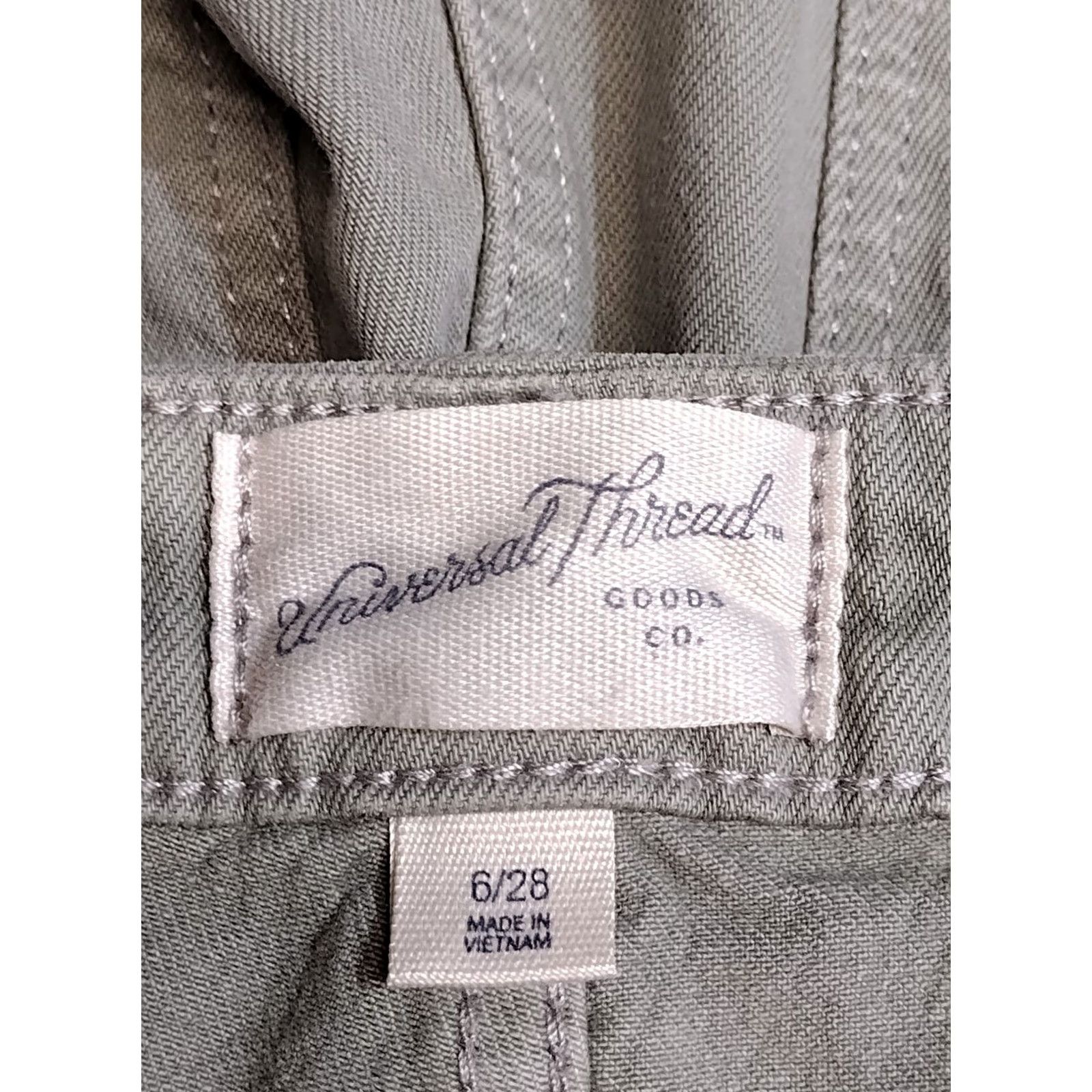 Vintage Universal Threads Women's Beach Shorts 6/28 Dusty Olive Stretch Midi 30 in Slim Coal? Size 28" / US 6 / IT 42 - 5 Thumbnail