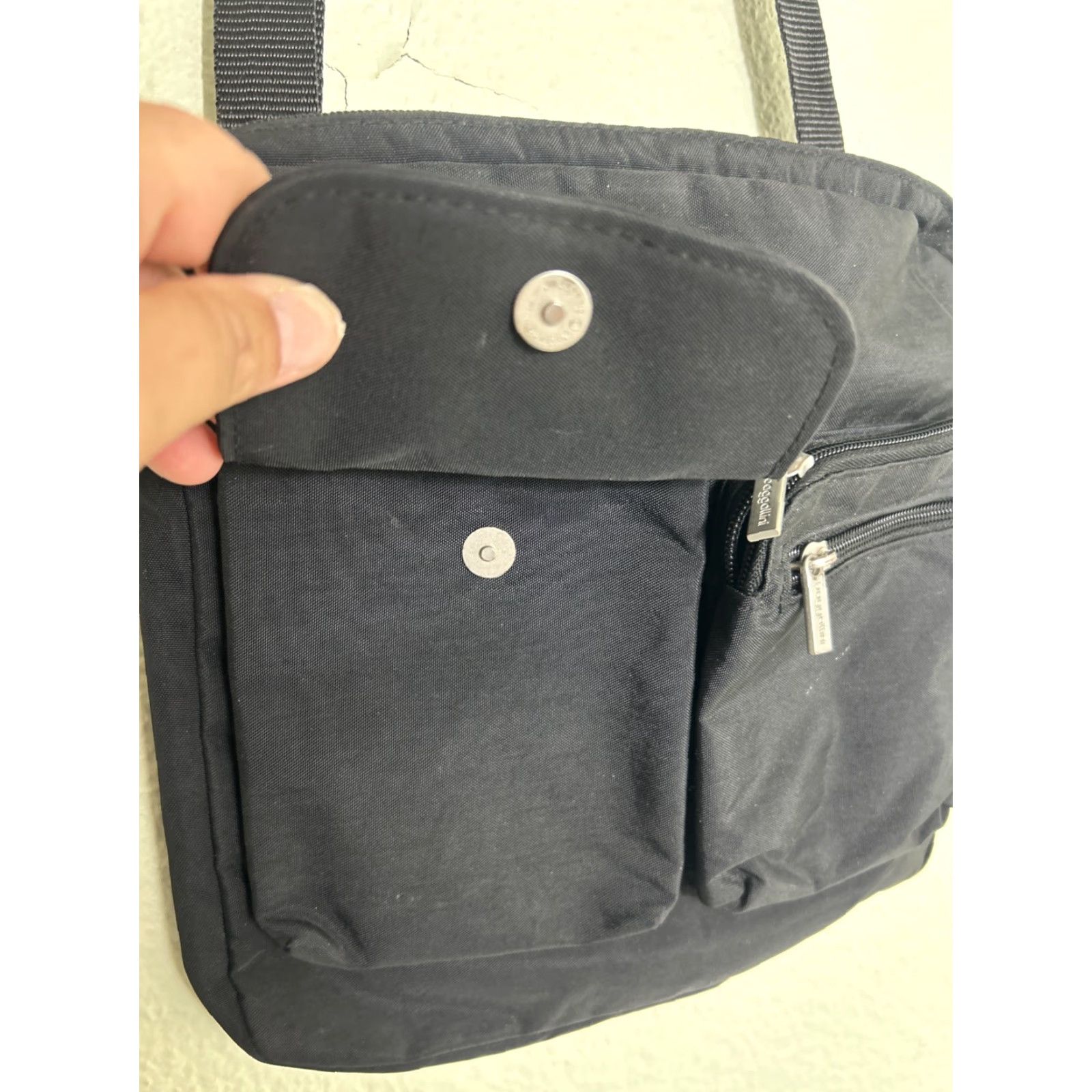 Vintage VINTAGE Baggallini Crossbody Bag Black Small Womens Small Nylon Snap Flaw Broken Snap 10x10x1 Size ONE SIZE - 5 Thumbnail