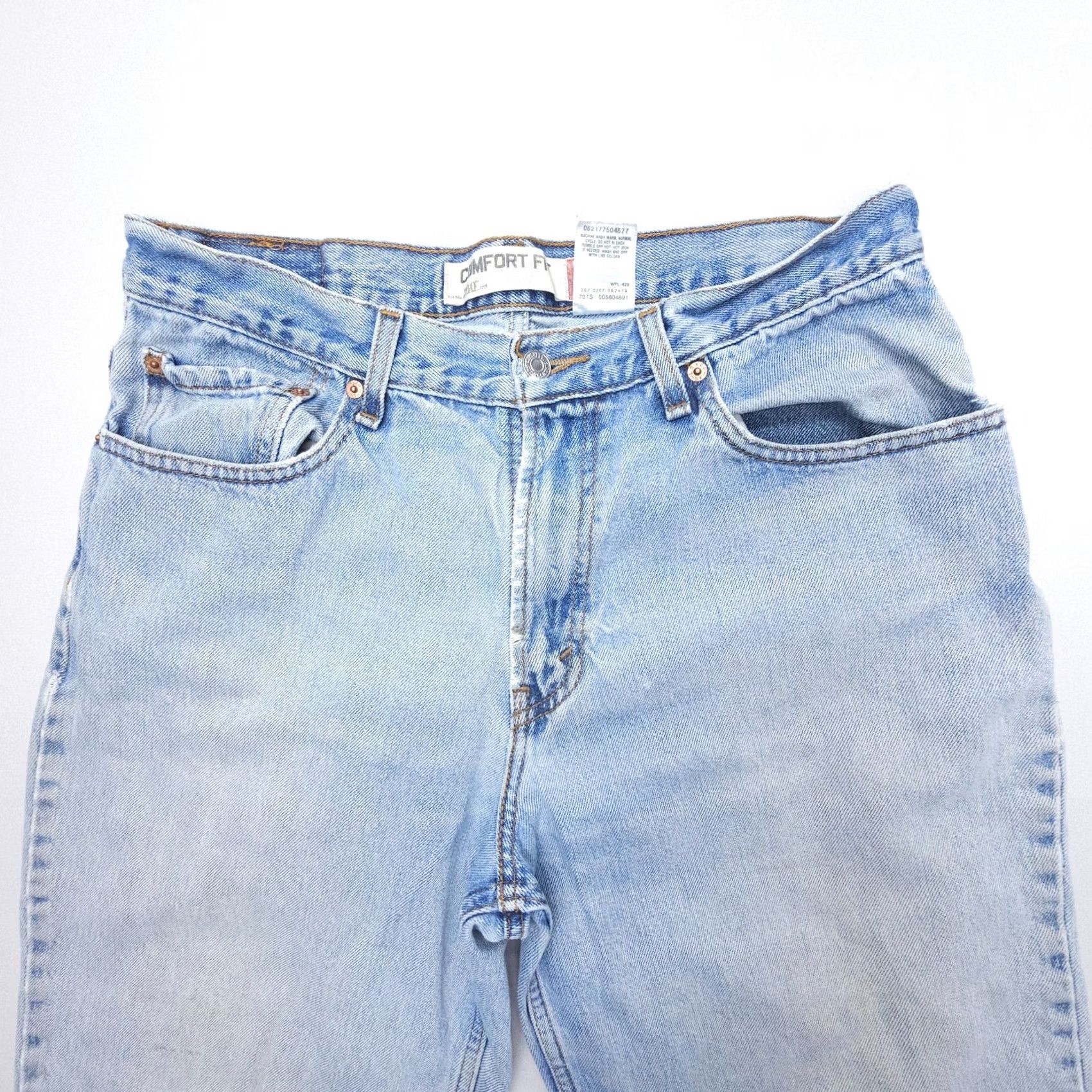 Levi's VINTAGE Levi's 560 Jeans Mens 33 x 34 Light Blue 90s American Baggy Comfort Fit 5-Pocket Denim Jeans Mens Size US 33 - 4 Thumbnail