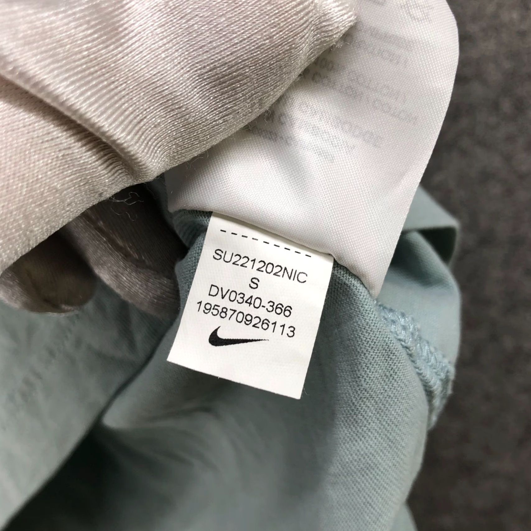 Nike VINTAGE Nike Cropped Tank Top – Shirt – Womens S – Light Blue – Logo – Cotton – Activewear – 90s? (No, vintage false). Size S / US 4 / IT 40 - 8 Thumbnail