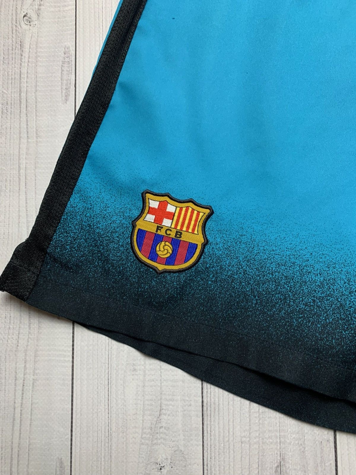 Vintage Vintage Barcelona soccer shorts size M blue logo Size US 32 / EU 48 - 2 Thumbnail