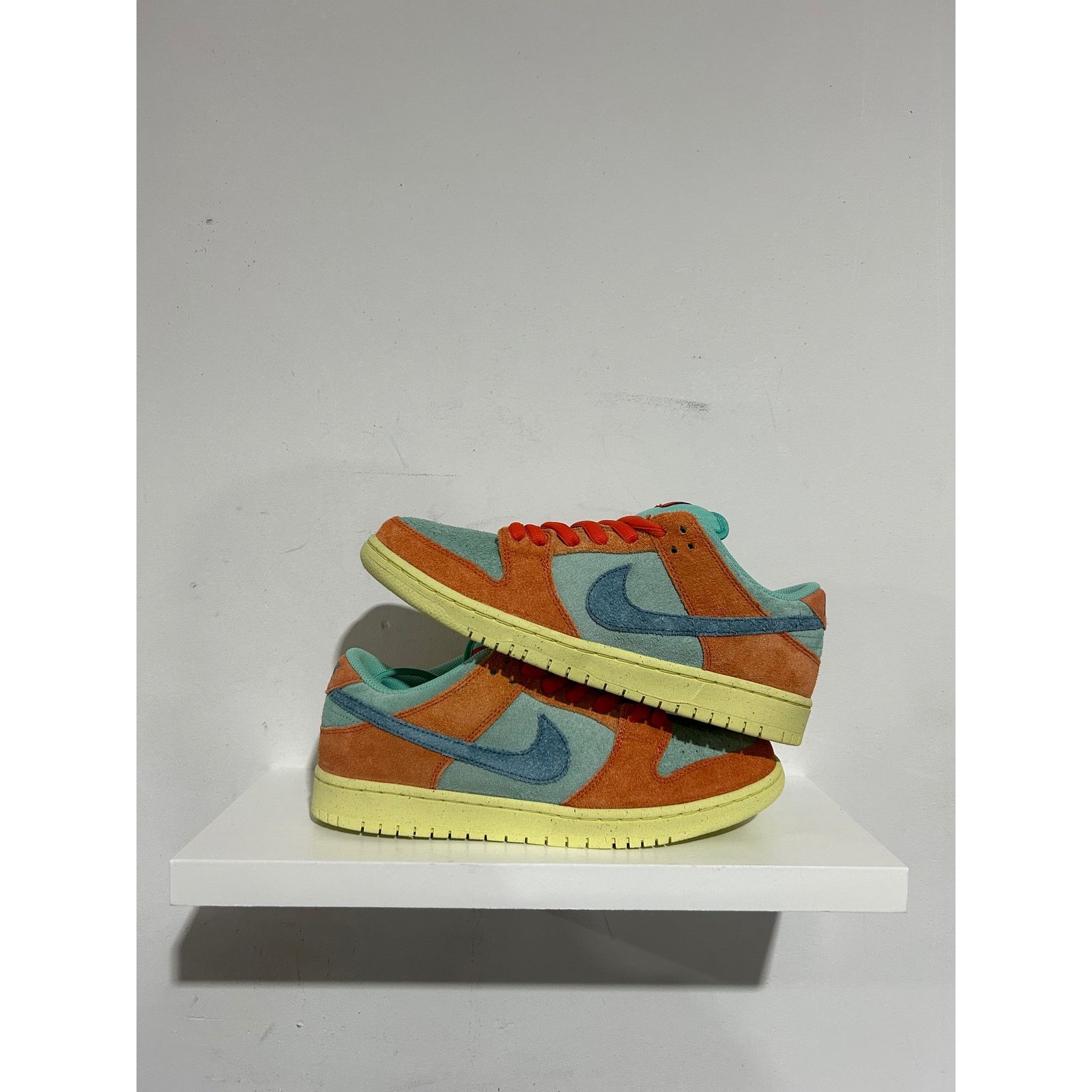 Nike NIKE SB LOW ORANGE EMERALD RISE SIZE 9.5 Size US 9.5 / EU 42-43 - 1 Thumbnail