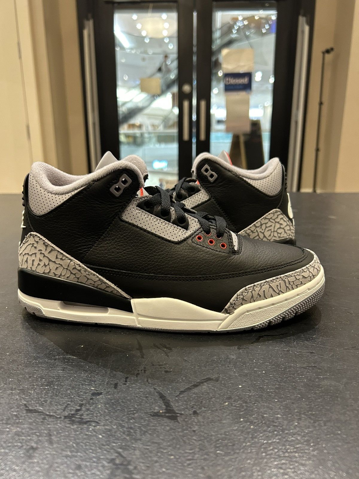 Jordan Brand Jordan 3 Retro ‘Black Cement’ Size US 8 / EU 41 - 2 Thumbnail