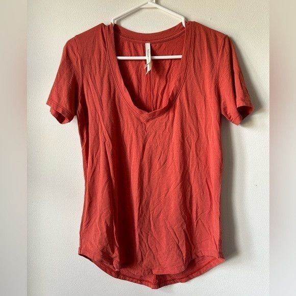 Aritzia The Group Babaton V Neck T Shirt Size XS / US 0-2 / IT 36-38 - 1 Thumbnail