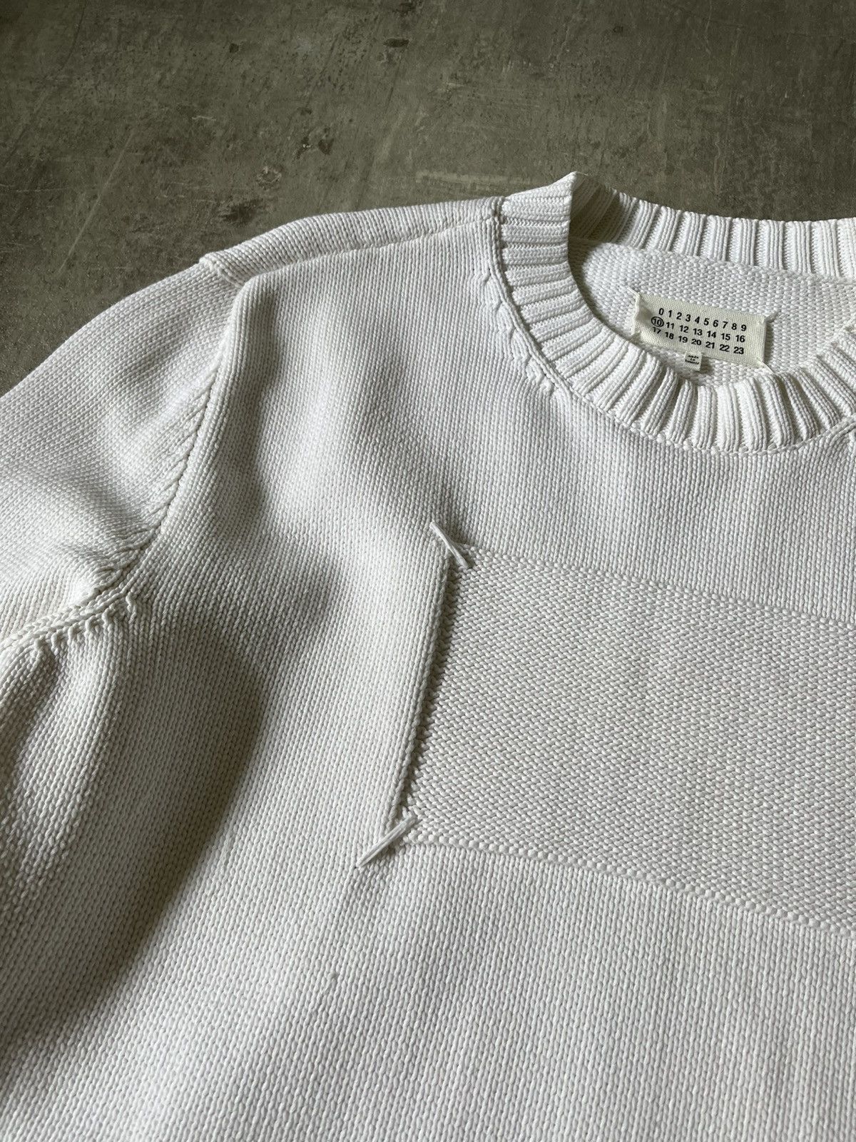 Maison Margiela Maison Margiela S/S 20 tag on chest white sweater rare Size US L / EU 52-54 / 3 - 7 Thumbnail