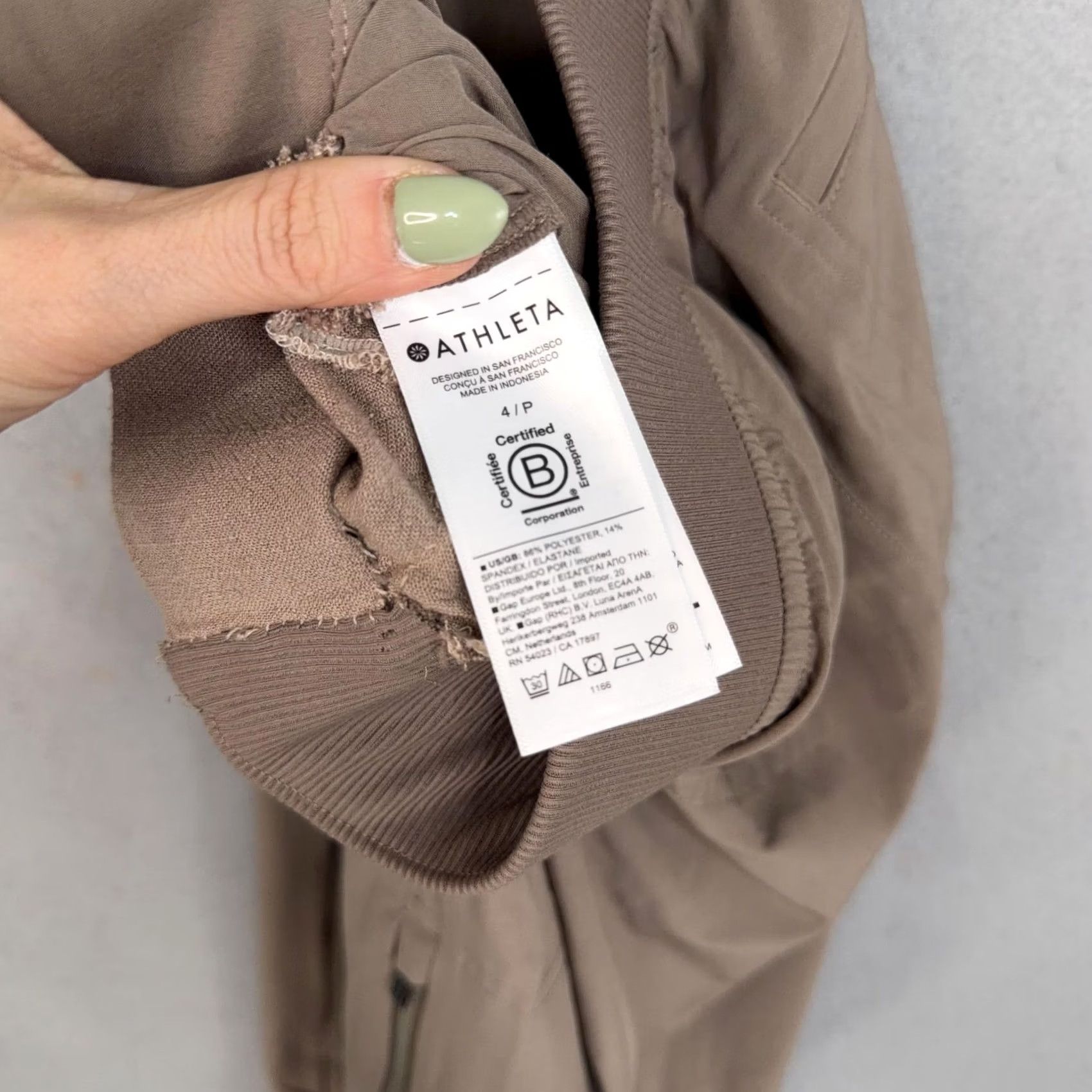 Athleta Athleta Pants Womens 4P Brown Cropped Relaxed Elastic Zip Pockets Hiking Travel - Women - 4P Petite - Cropped Fit - Athleisure Size 27" / US 4 / IT 40 - 5 Thumbnail