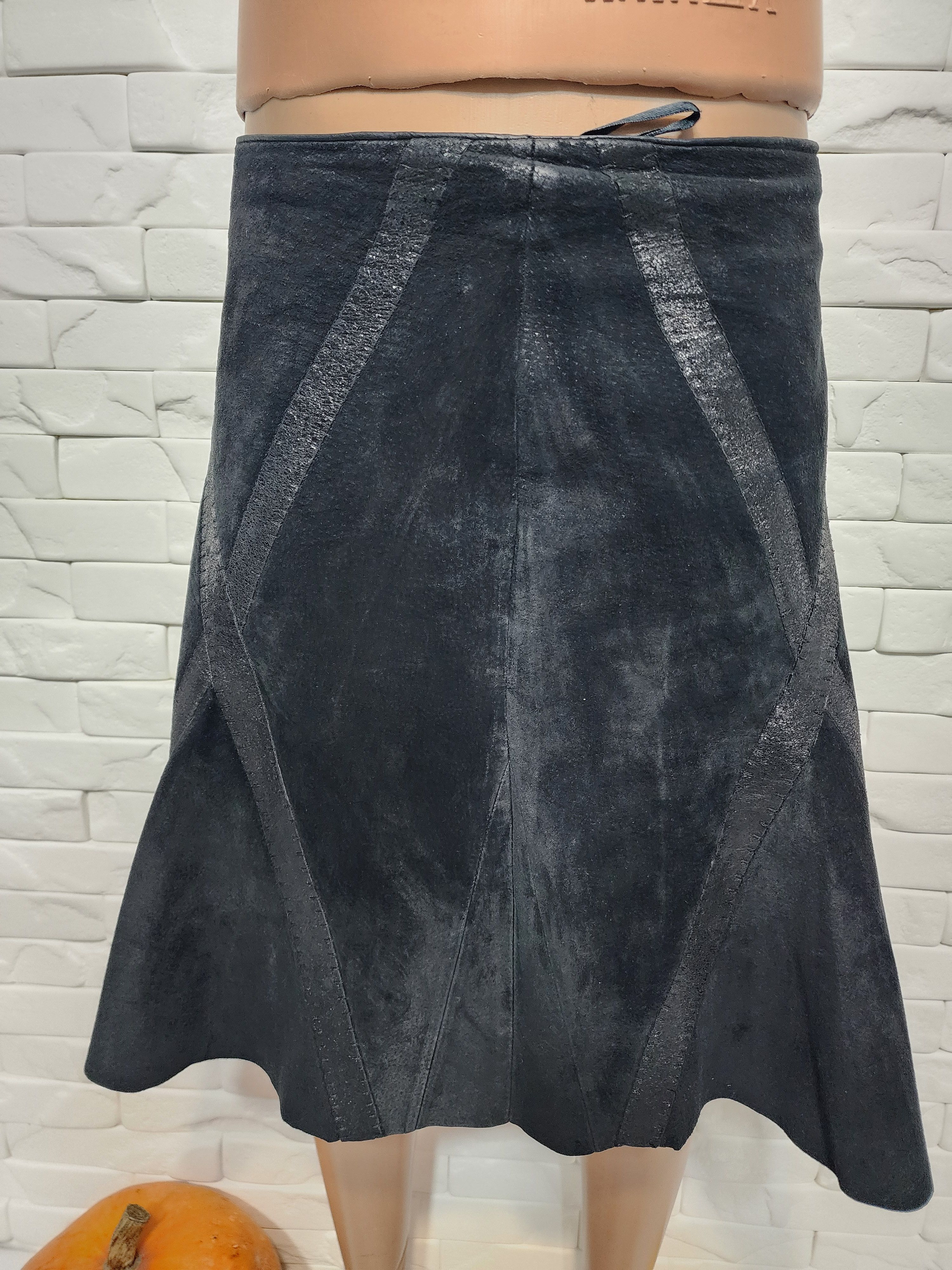 Uniqlo Black Leather Women's Suit: Suede Jacket & Skirt Size M / US 6-8 / IT 42-44 - 7 Thumbnail