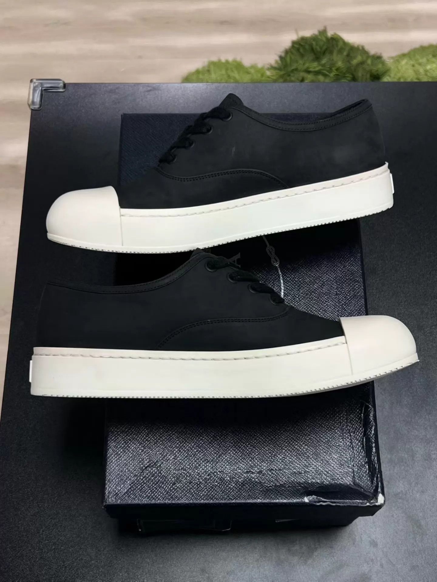 Prada PRADA low-top round-toe 39 sneakers mint box Size US 6 / EU 39 - 6 Thumbnail