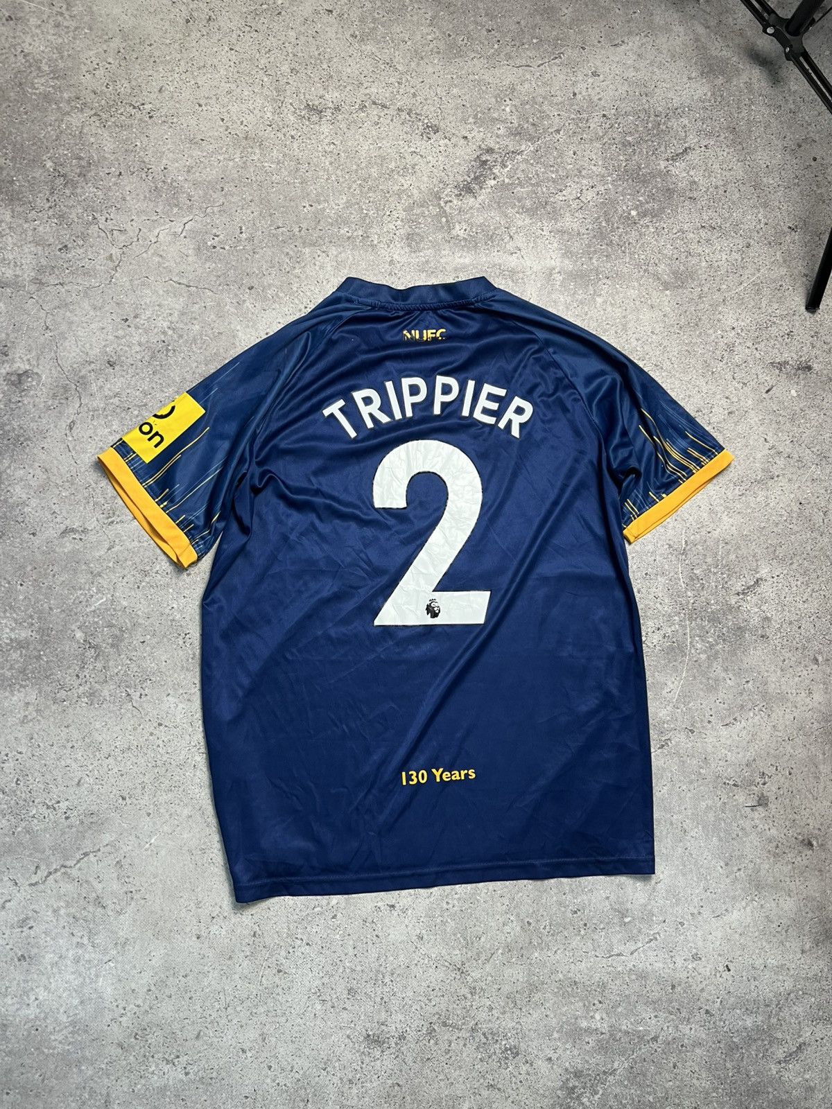Vintage ⚽️ Newcastle Soccer Jersey #2 Trippier Y2K Football T-shirt 🔥 Size US M / EU 48-50 / 2 - 2 Thumbnail