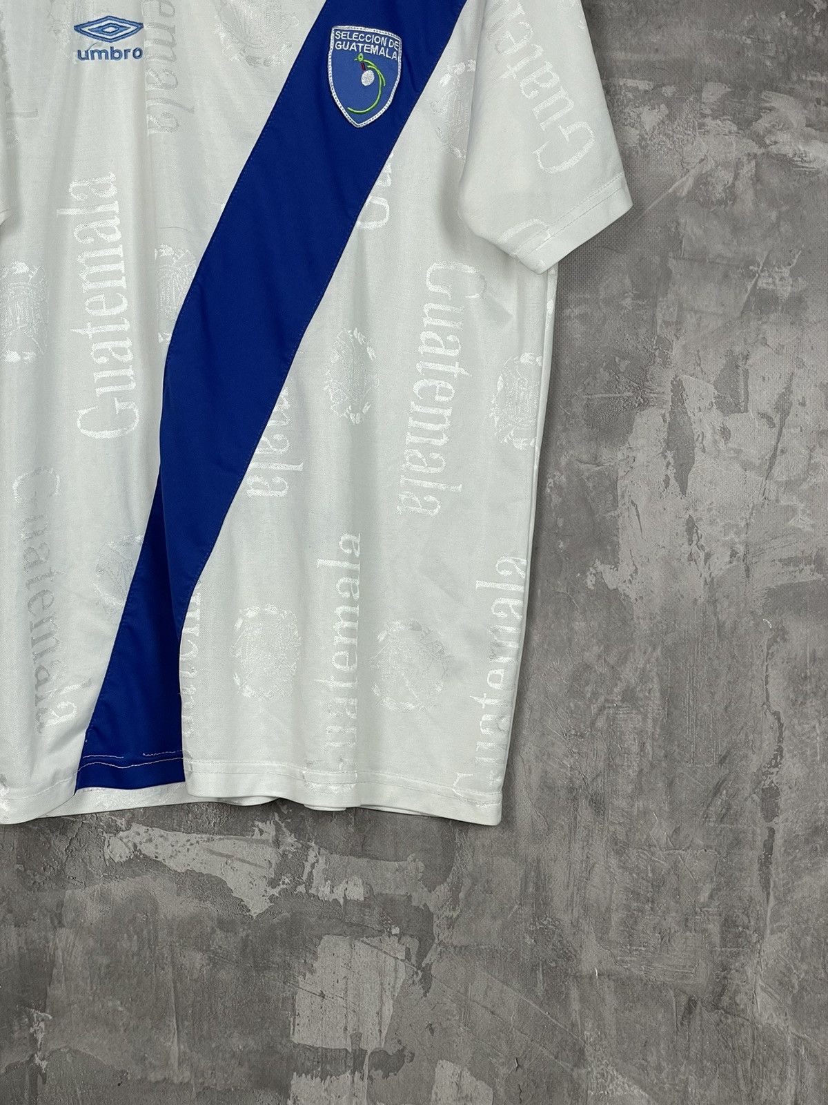 Umbro × Vintage Vintage 90s Soccer Umbro Guatemala Jersey Size L Size US L / EU 52-54 / 3 - 6 Thumbnail