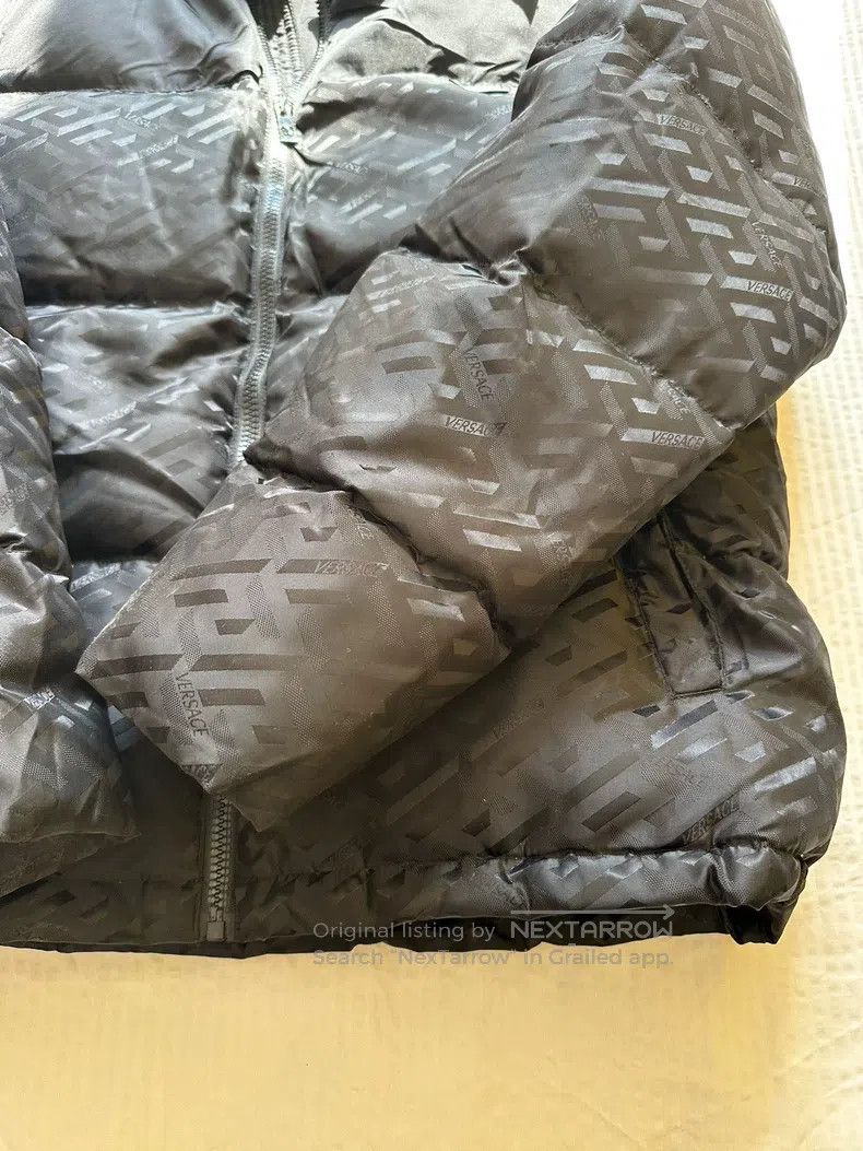 Versace Versace Black hooded down jacket Size US M / EU 48-50 / 2 - 5 Thumbnail