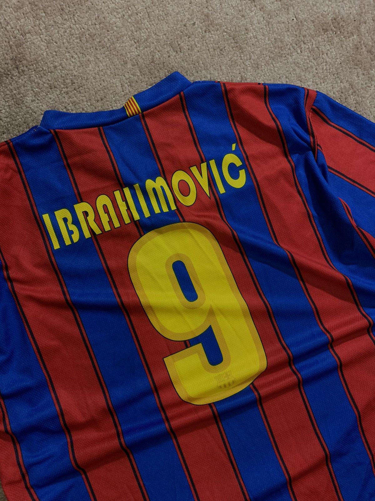 Maillot Vintage FC Barcelone 2009-2010 - Zlatan Ibrahimovic #9, Taille L-XL, Défaut Flocage (pièce Détachée)