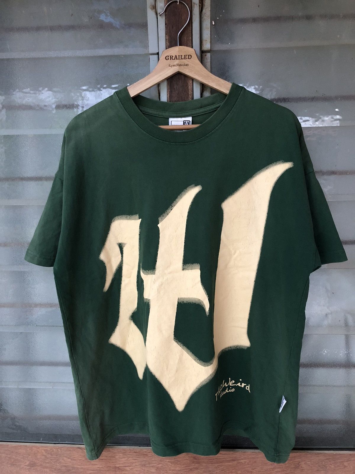 Vintage Vintage The Weird Studio Streetwear Faded Shirt Tee Size US XL / EU 56 / 4 - 2 Thumbnail