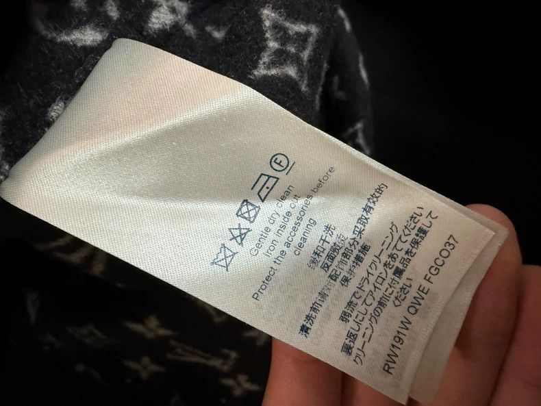 Louis Vuitton Louis Vuittonfull of logo coat 2502-Nextarrow Size XS / US 0-2 / IT 36-38 - 4 Thumbnail