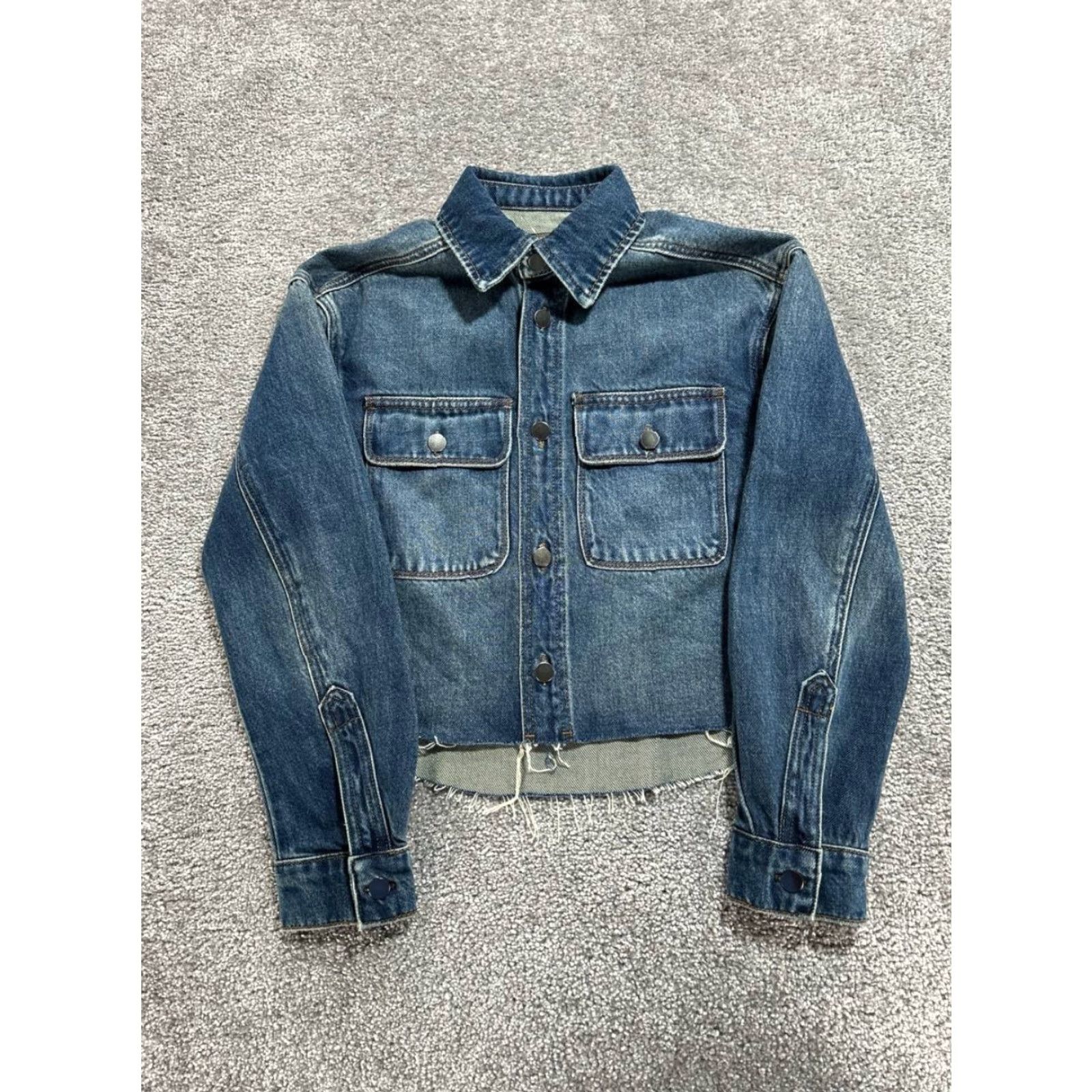 Vintage KUT from the Kloth Cropped Trucker Jacket Womens XS Blue Denim Cotton Raw Hem Jacket Women's XS Blue Denim Cotton Size XS / US 0-2 / IT 36-38 - 2 Thumbnail
