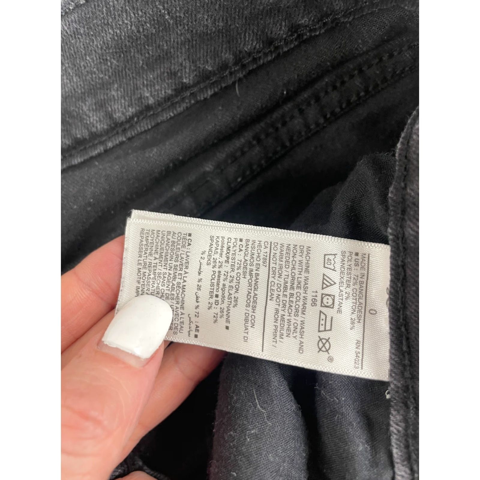 Old Navy Old Navy Shorts Women Black Denim Boyfriend Pockets Size 0 3 in Inseam Mid Rise Regular Size 26" / US 2 / IT 38 - 7 Thumbnail
