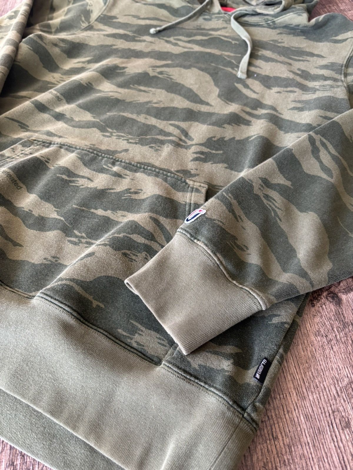 Undefeated Undefeated Camo Logo Hoodie XL Size US XL / EU 56 / 4 - 5 Thumbnail