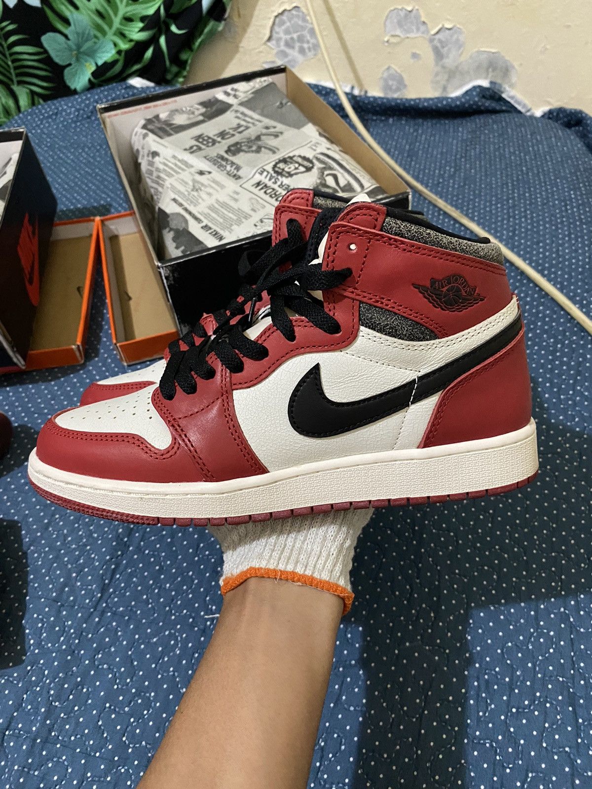 Jordan Brand Air Jordan 1 Retro High OG GS Size US 7 / EU 40 - 3 Thumbnail